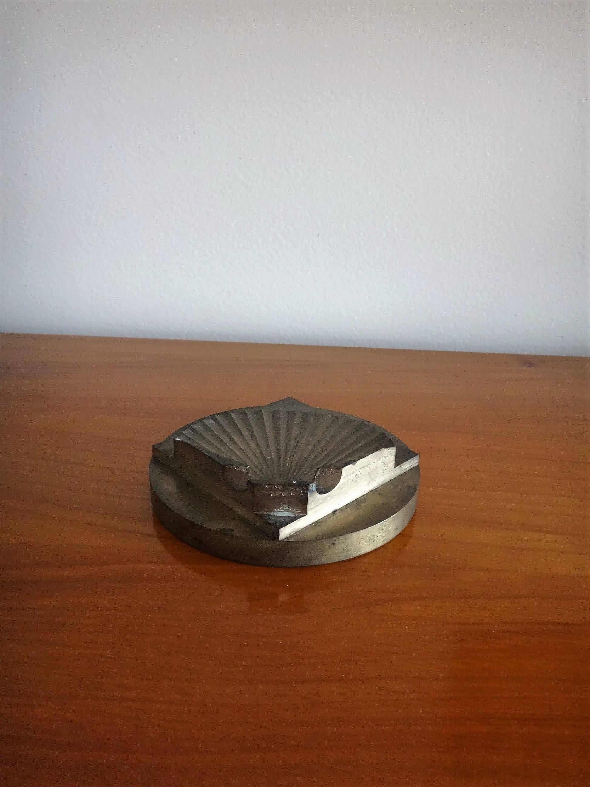 Late 20th Century Brutalist Scallop Shaped Solid Bronze Paperweight, France, 1970s