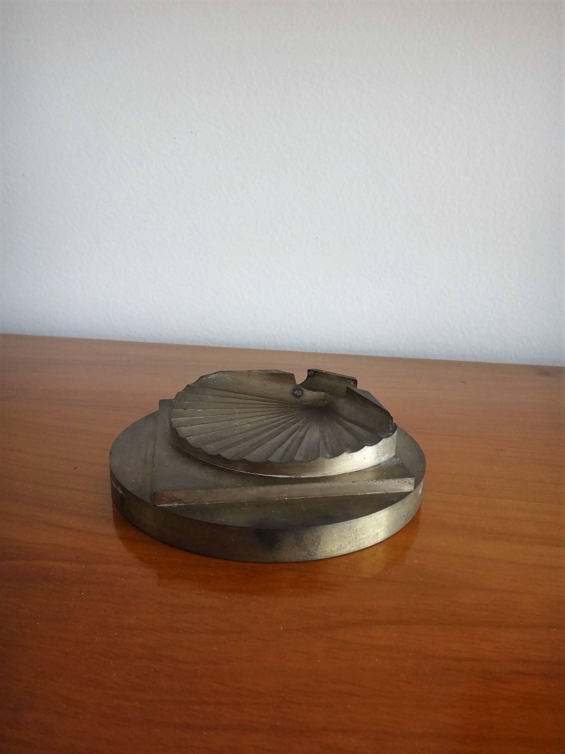 Brutalist Scallop Shaped Solid Bronze Paperweight, France, 1970s 1