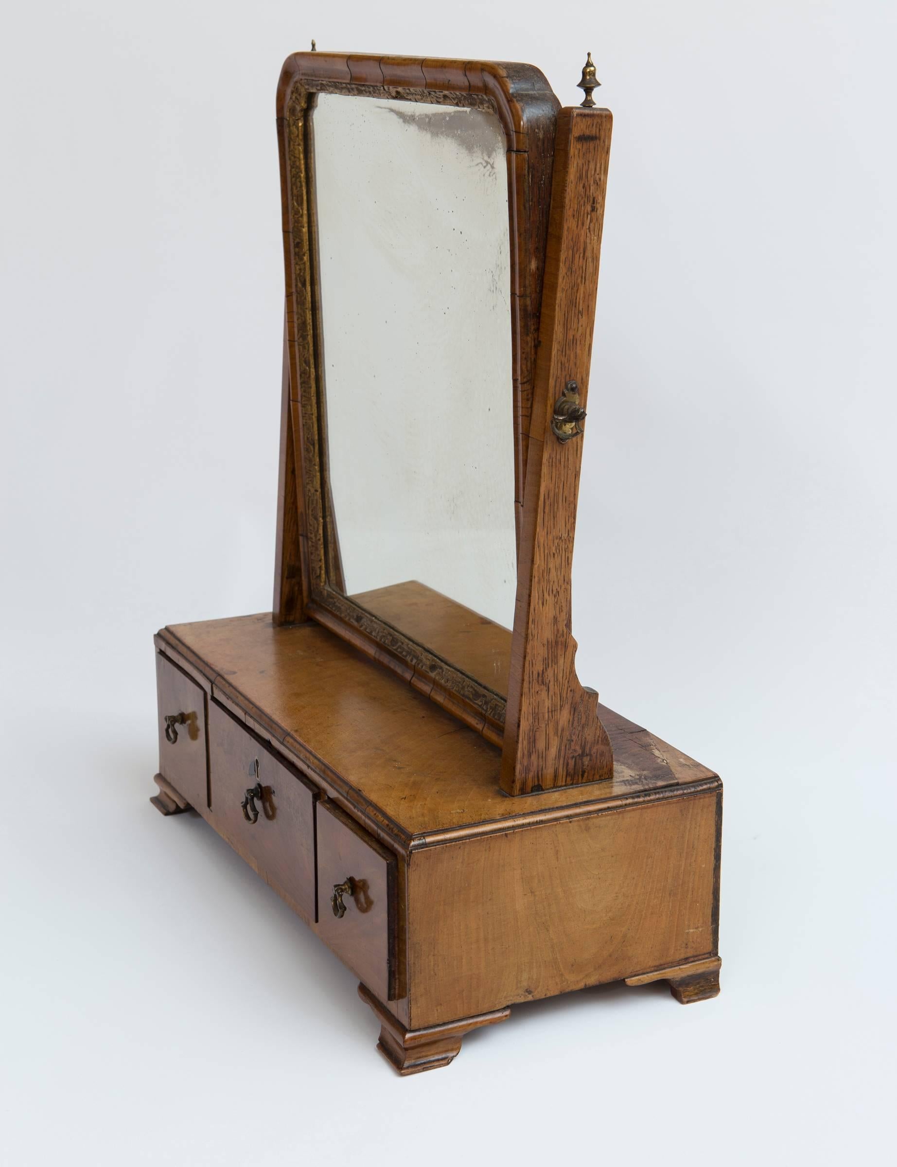 Beautiful 19th century gentleman's dressing mirror fitted with three drawers.
