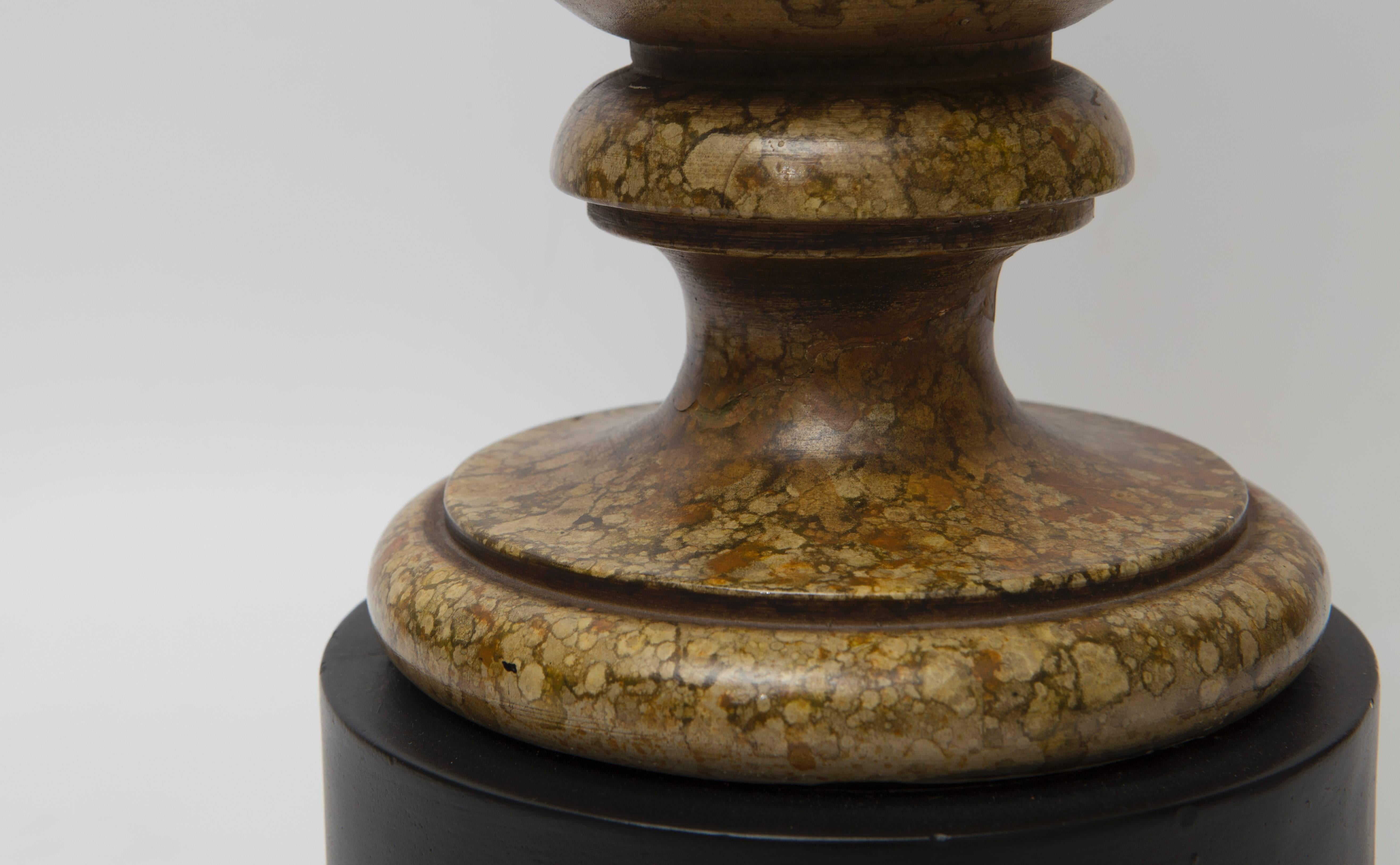 Faux Marble Lamp in Urn Form on Black Base For Sale 1