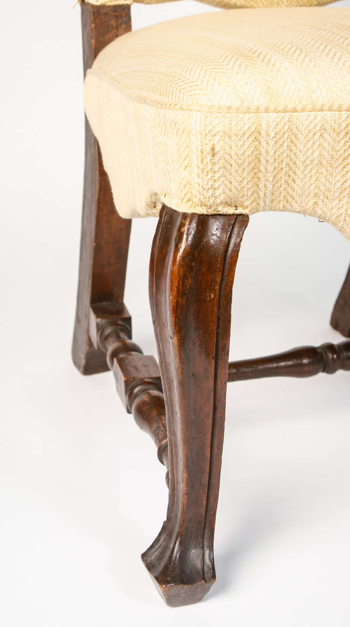19th Century Pair of Walnut Italian Side Chairs with Shaped Back For Sale 2