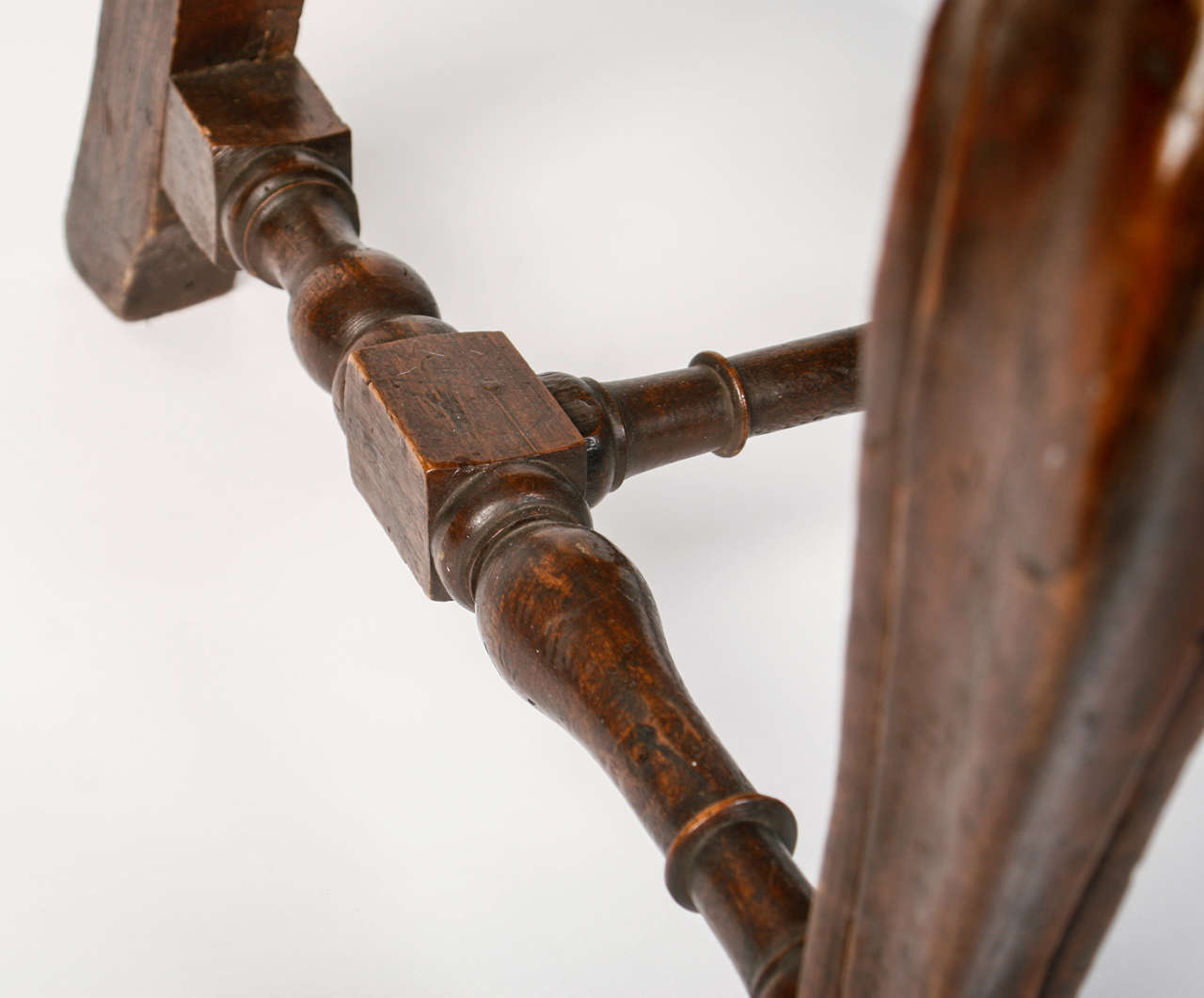 19th Century Pair of Walnut Italian Side Chairs with Shaped Back For Sale 3
