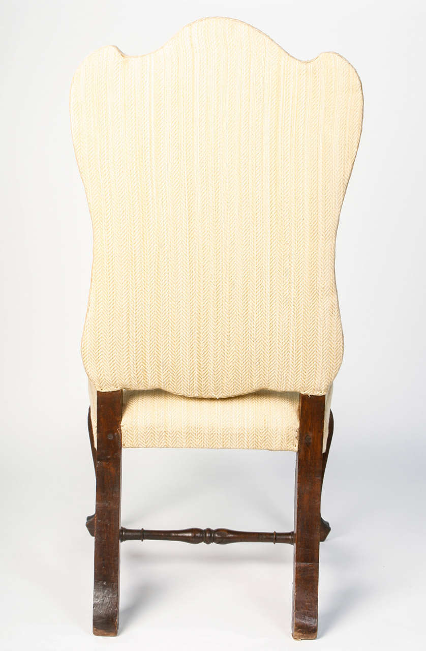 19th Century Pair of Walnut Italian Side Chairs with Shaped Back For Sale 5
