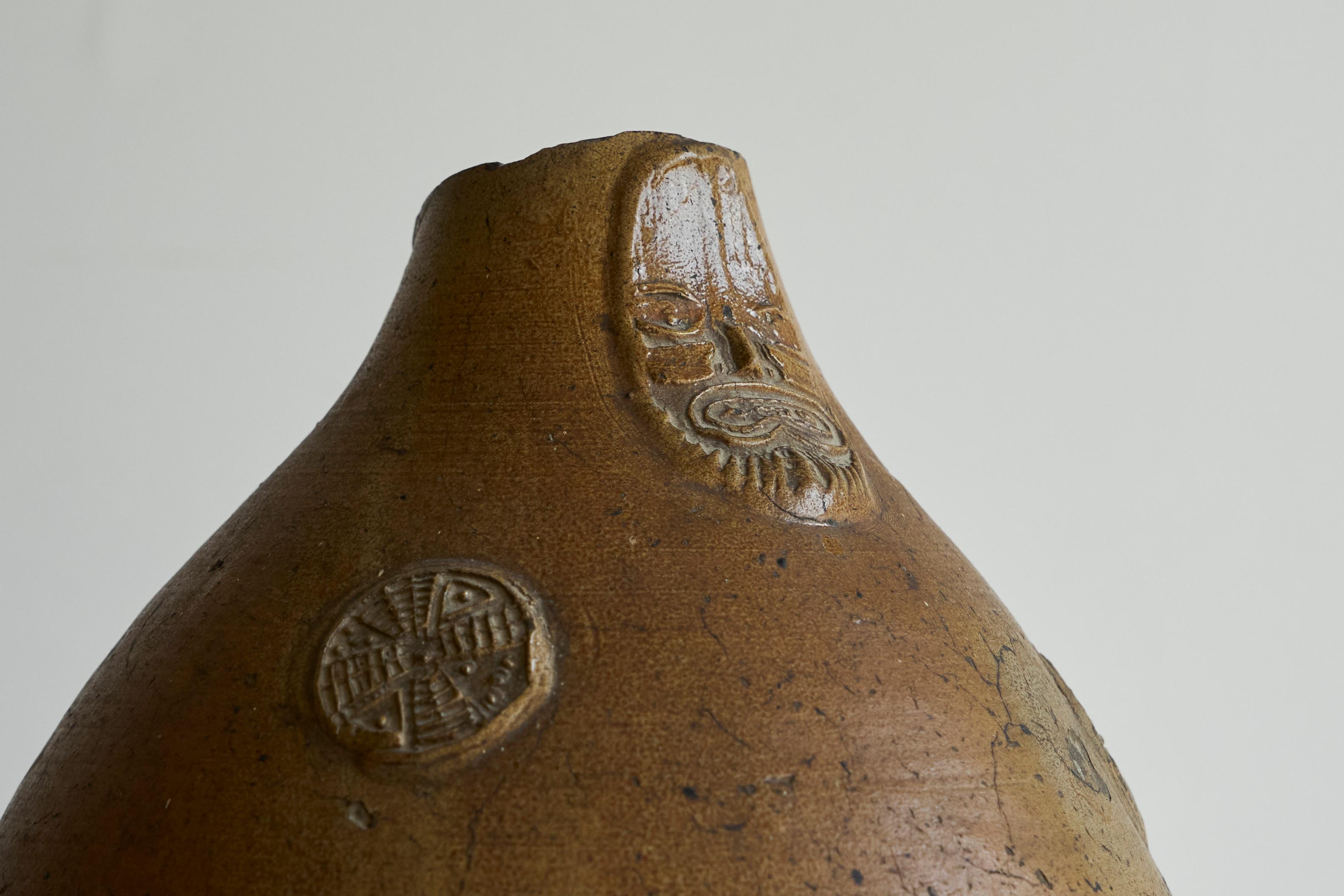 Medievale Brocca Bartmann molto grande del XVII secolo / Brocca Bellarmine in gres salato smaltato in vendita