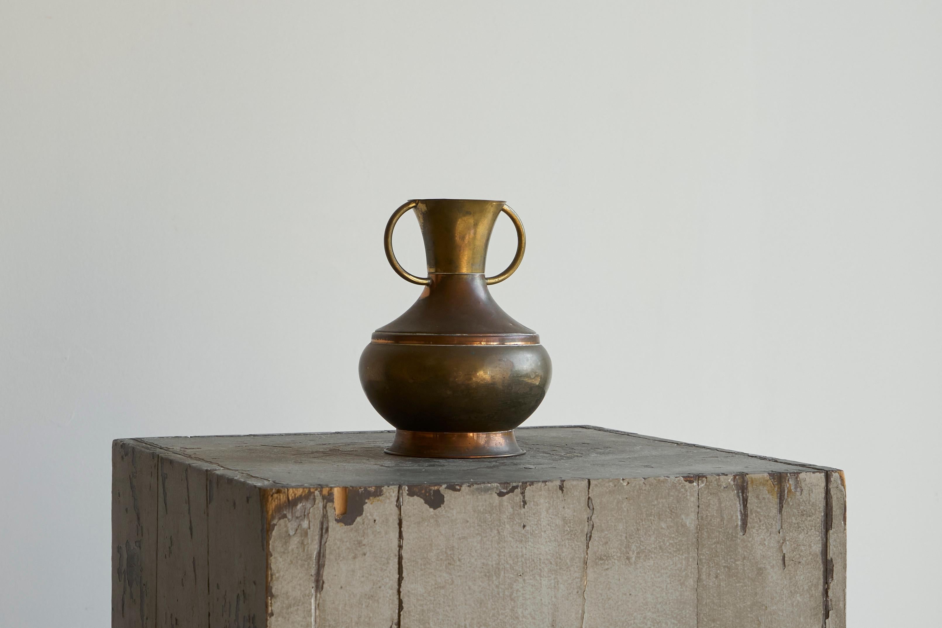 20th Century Art Deco Vase in Two Tone Brass For Sale