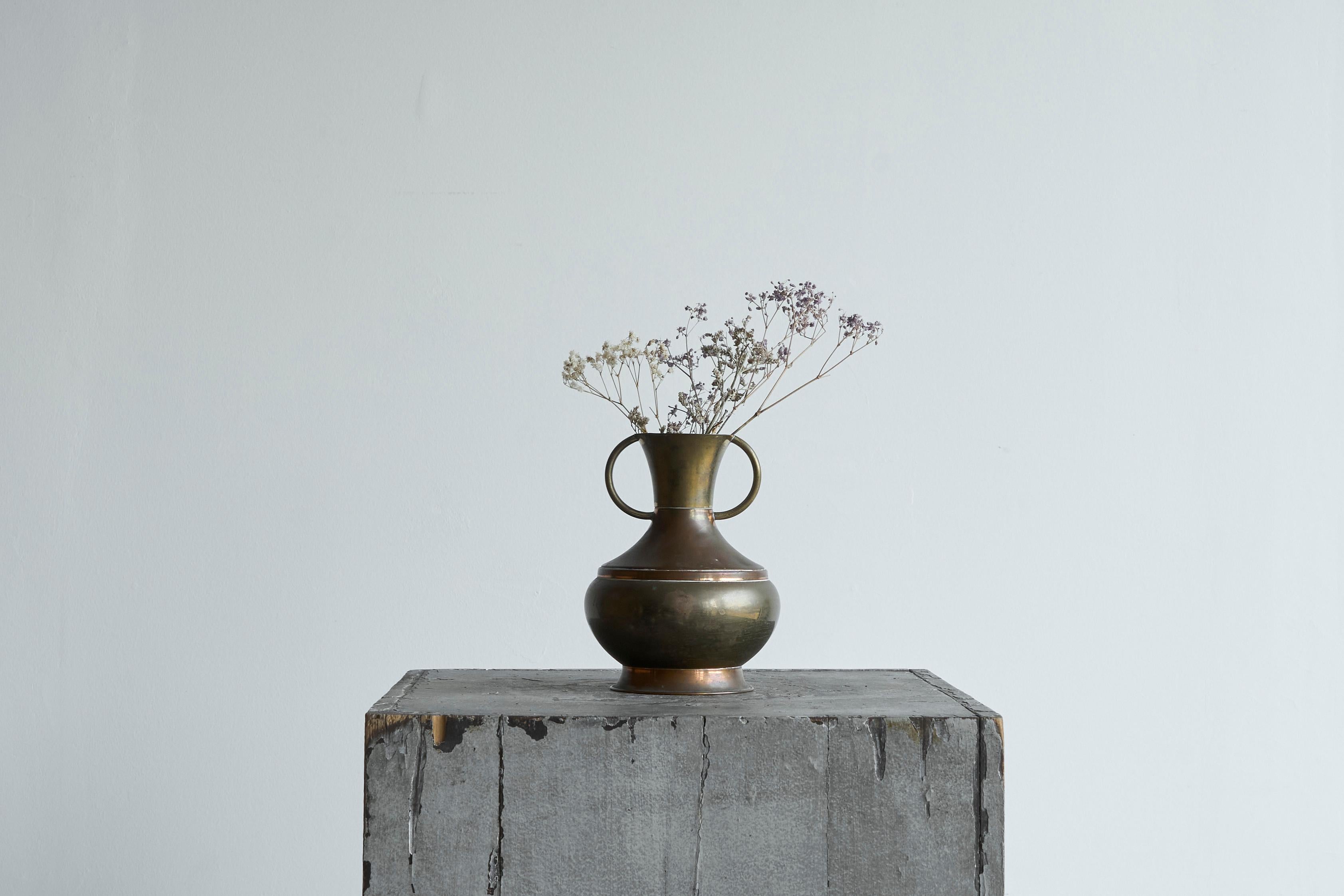 Art Deco Vase in Two Tone Brass For Sale 4