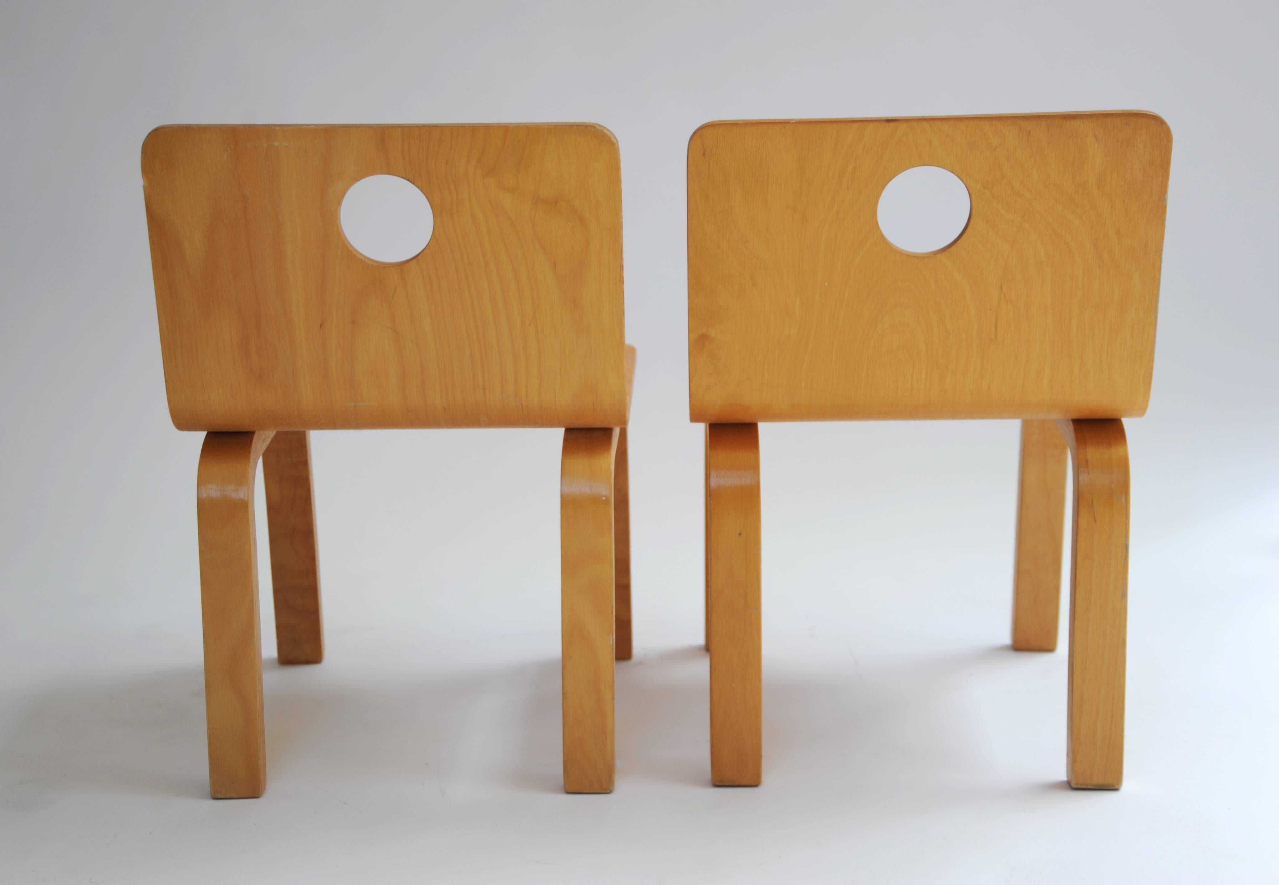 Pair of Circle Cut-Out Child Chairs in Molded Plywood attributed to Alvar Aalto

Attributed to Alvar Aalto
Finland, 1960s
Molded Plywood
H 17 in, W 11.125 in, D 11 in (seat H 9.5