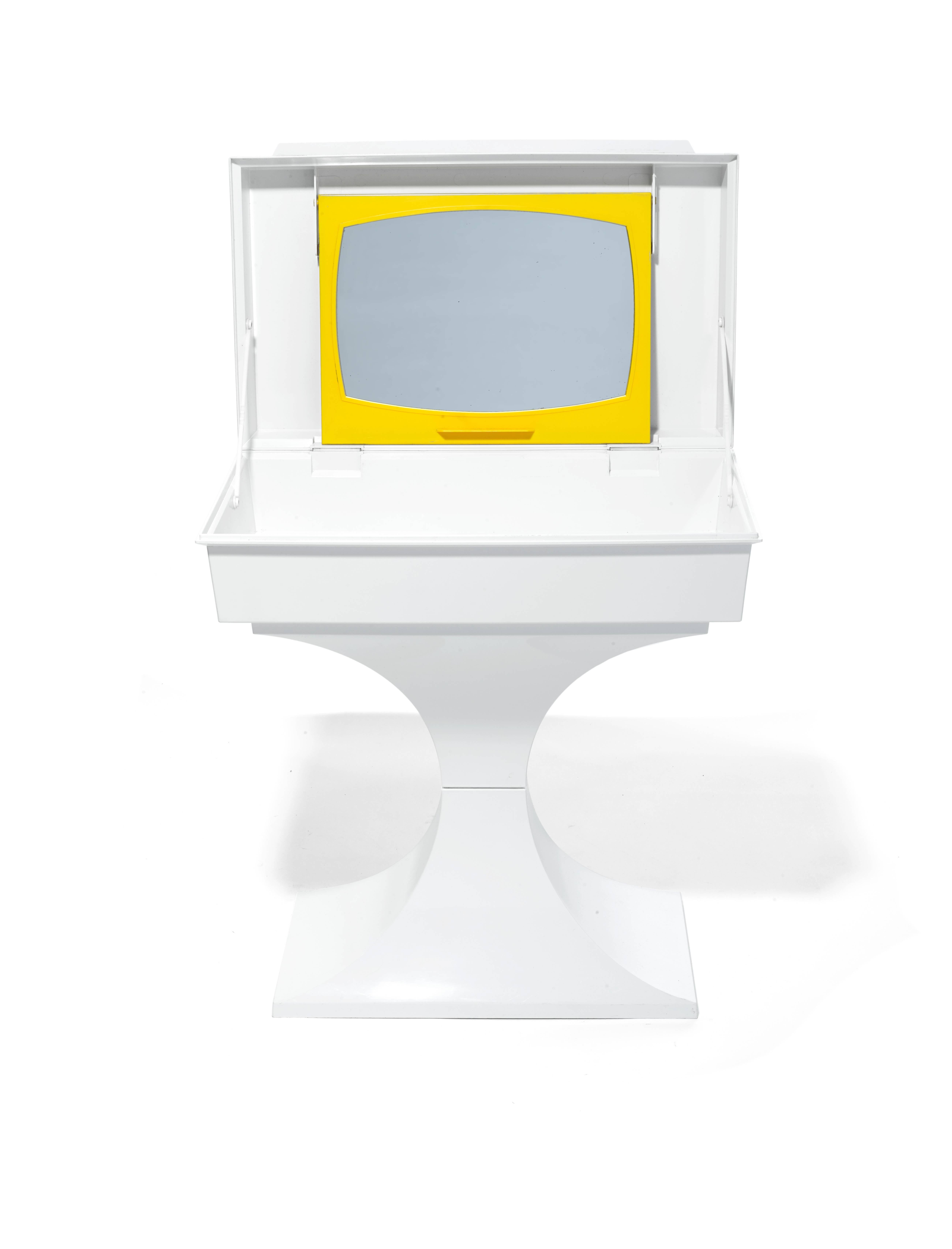 "POP" Child Vanity or Desk in White and Yellow Plastic with Mirror, 1970s

1970s
White and Yellow Plastic, Mirror Glass
H 26 in, D 13.5 in, W 23.25 in