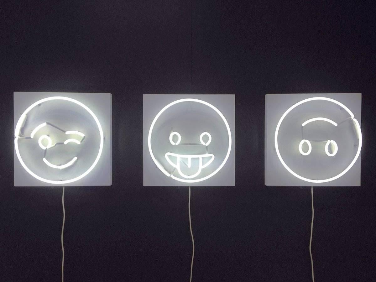 Fresh Faces for Inside Spaces Neon Wall Hanging by Lit, Alice Taranto (: style

Contemporary, USA (Brooklyn NY), 2016
Glass neon tube on back panel
H 16 in, W 16 in, D3.75 in 
(neon diameter 14 in)

Wired to plug into outlet, with on/off switch and