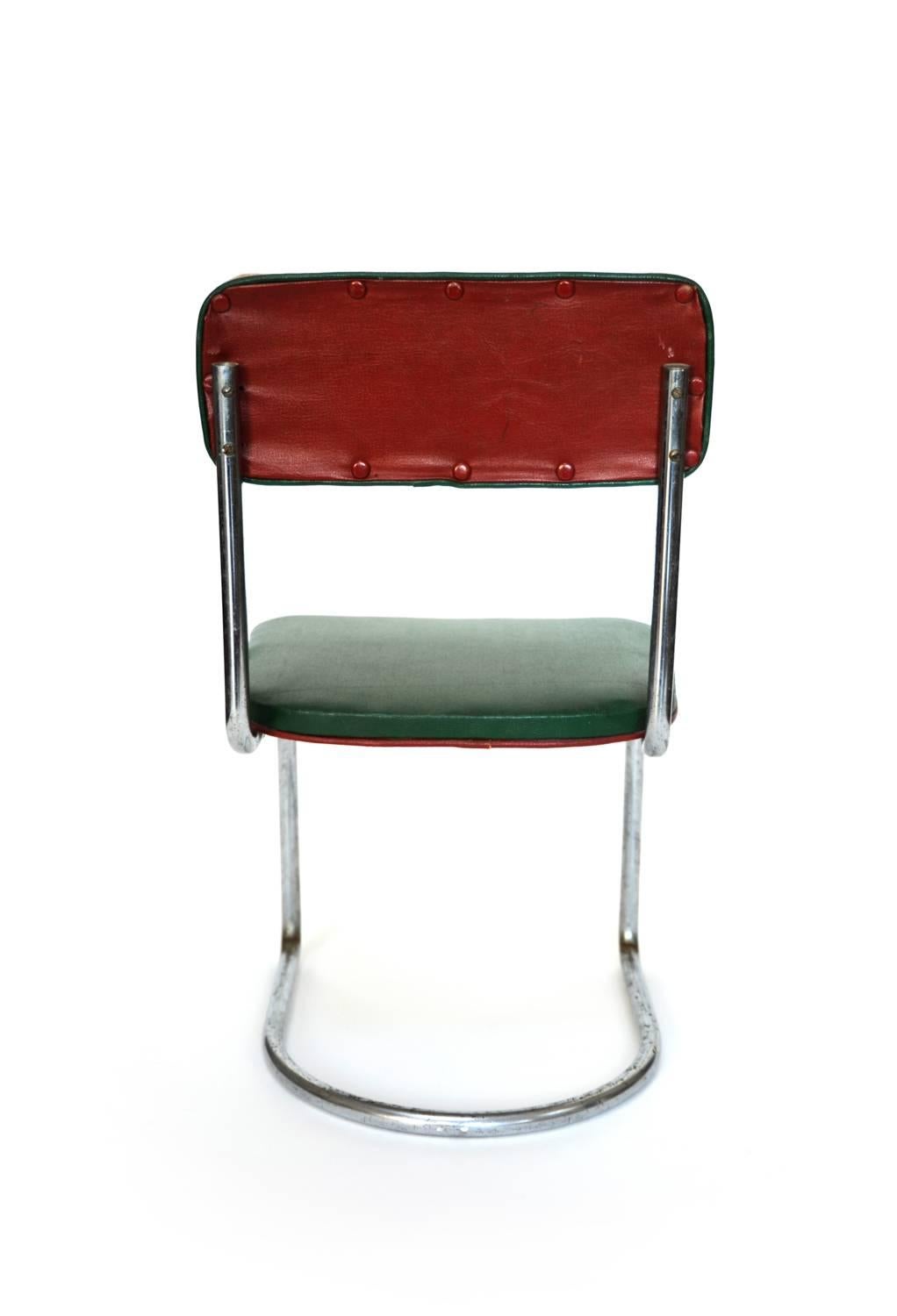 Cantilevered Tubular Steel Chair, In the Style of Marcel Breuer, France, 1940s

Vintage, France, 1940s

Tubular Steel with Green and Red Vinyl Upholstered Seat and Back

H 22 in, W 12.5 in, D 10.5 in (seat: H 11.5 in)

From a private child chair