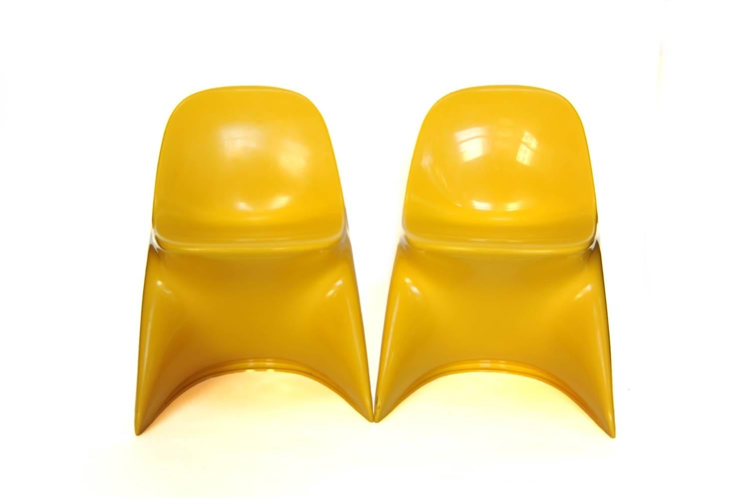 Pair of Casalino Child Chairs by Alexander Begge for Casala, Germany, 1970s

Designed by Alexander Begge and manufactured by Casala
Vintage, Germany, 1970s
Yellow Molded Plastic
H 23 in, W 14.5 in, D 15 in (seat: H 13 in)

From a private child chair