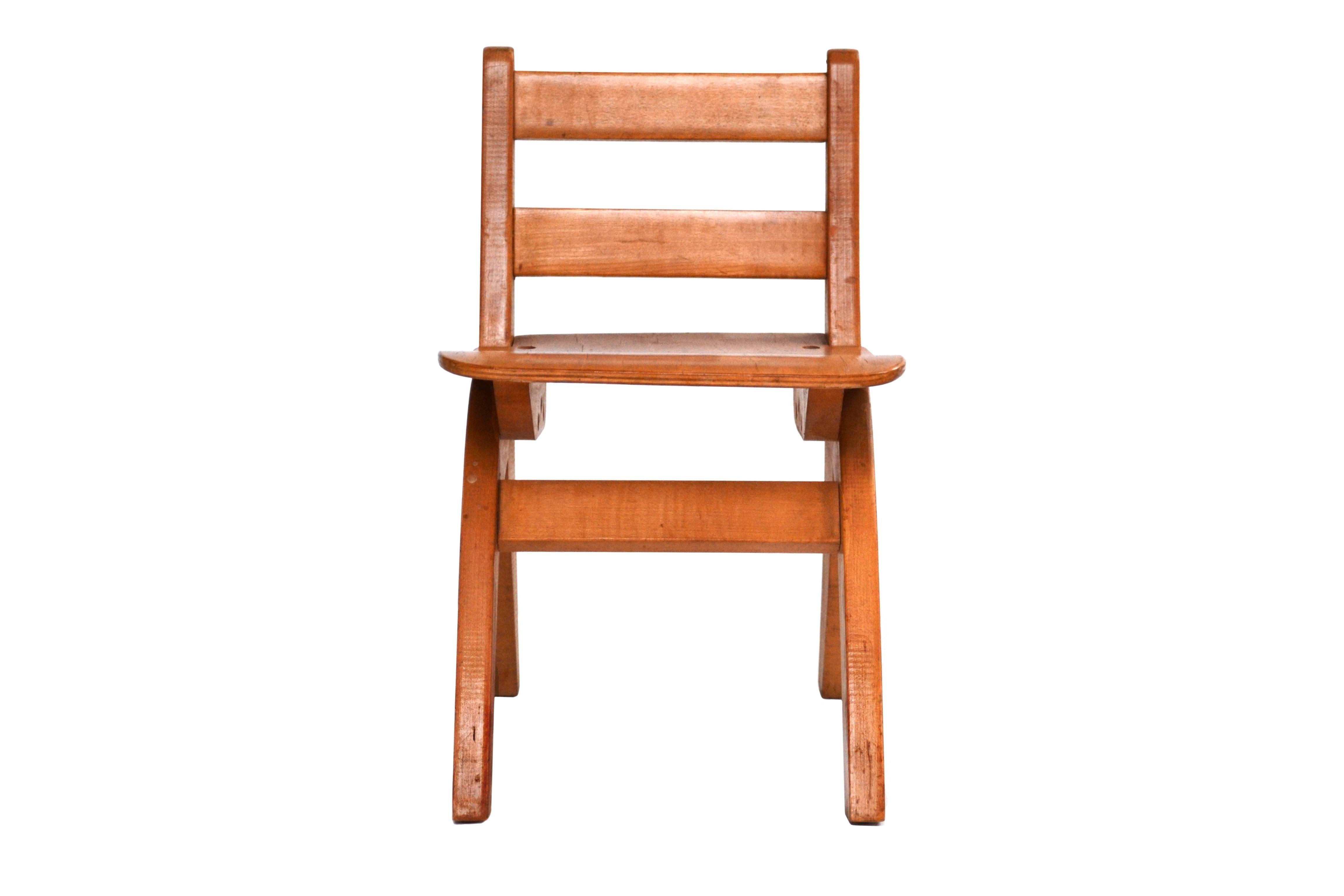 Slat Back Child Chair in Wood

Vintage, Wood
H 19 in, W 10.5, D 10 (seat: H 10 in)

Previously listed as set of four, now priced individually