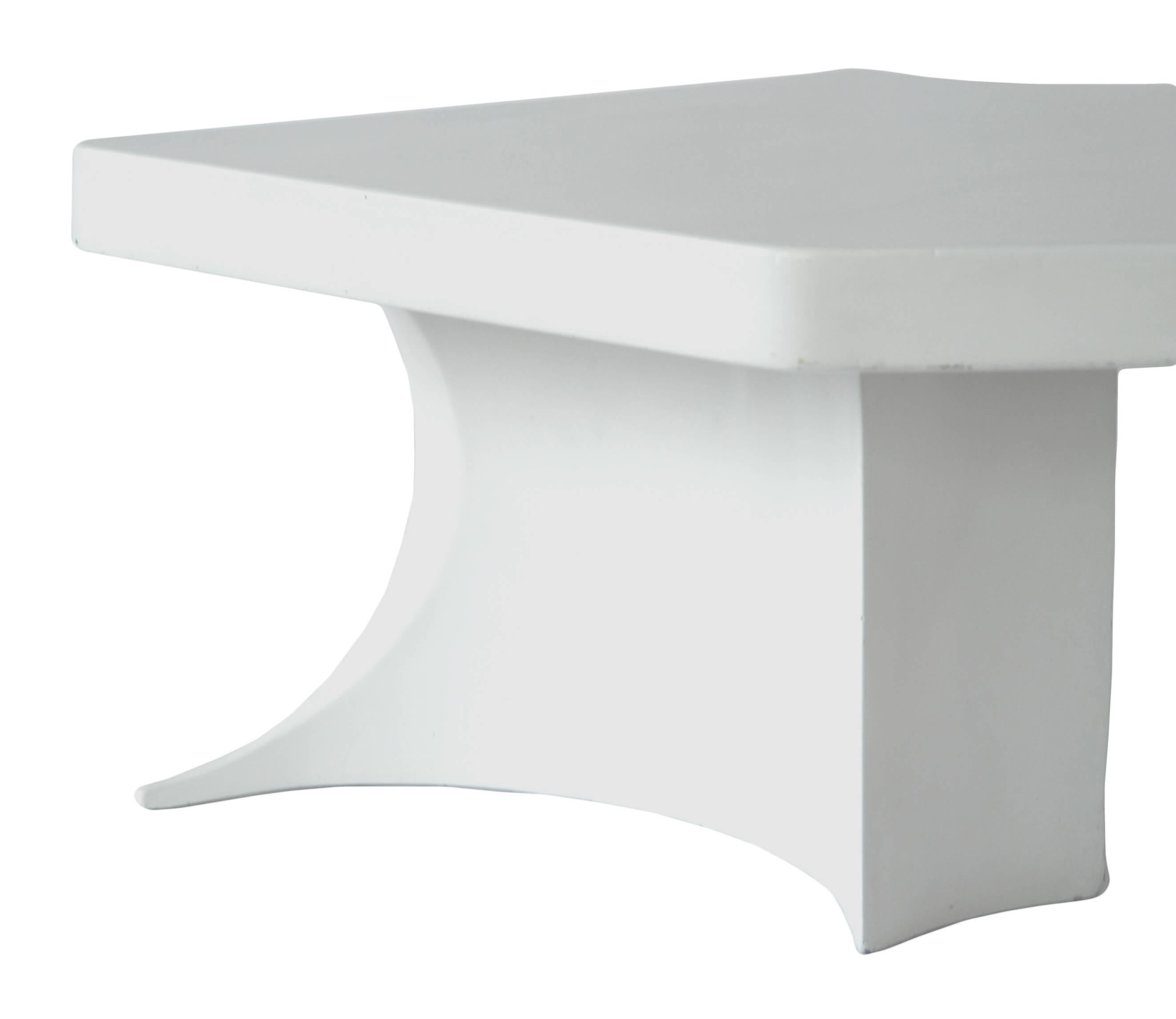 Table attributed to Arturo Pani.
Mexico, 1970s.
Material: Fiberglass.
Dimensions: H 17 in, W 53 in, D 24.25 in.