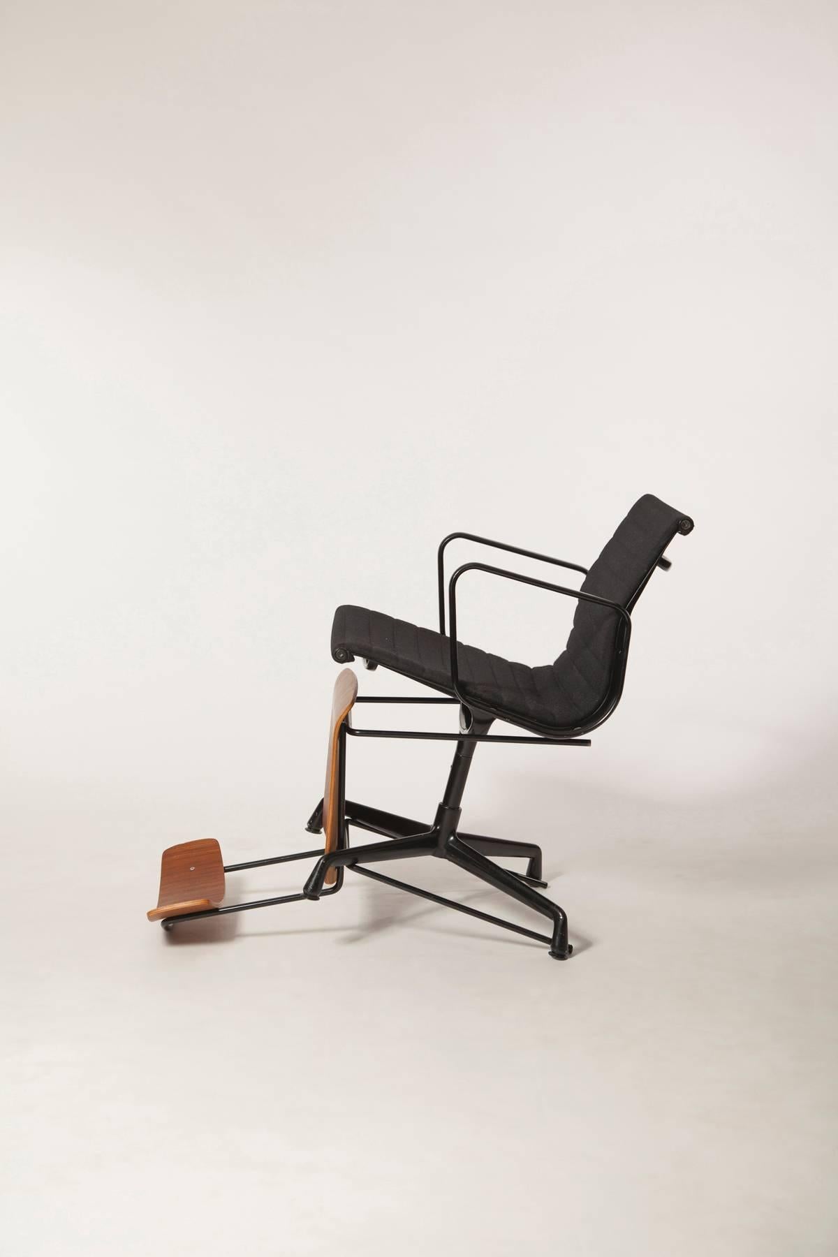 The Chair Affair 05 by Lucas Maassen and Magriet Craens, 2015

Netherlands, 2015
C-Print, mounted to Acid Free Archival Museum Board
Print: H 19.5 in x 13 in
Framed: H 21.5 in x 15 in

Price includes frame
Edition of 12