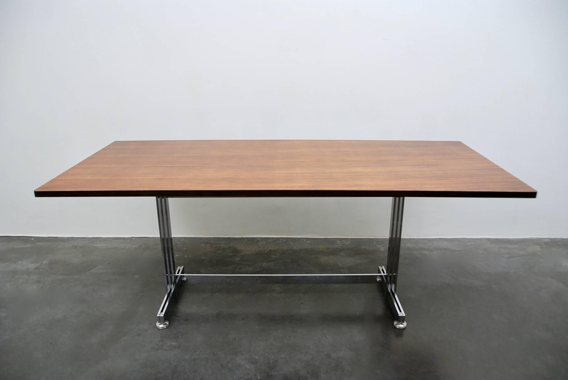 Table by Jules Wabbes, Belgium from the 1960s.
This desk, produced by Mobilier Universel.
Top in veneer Rosewood with solid chrome frame.