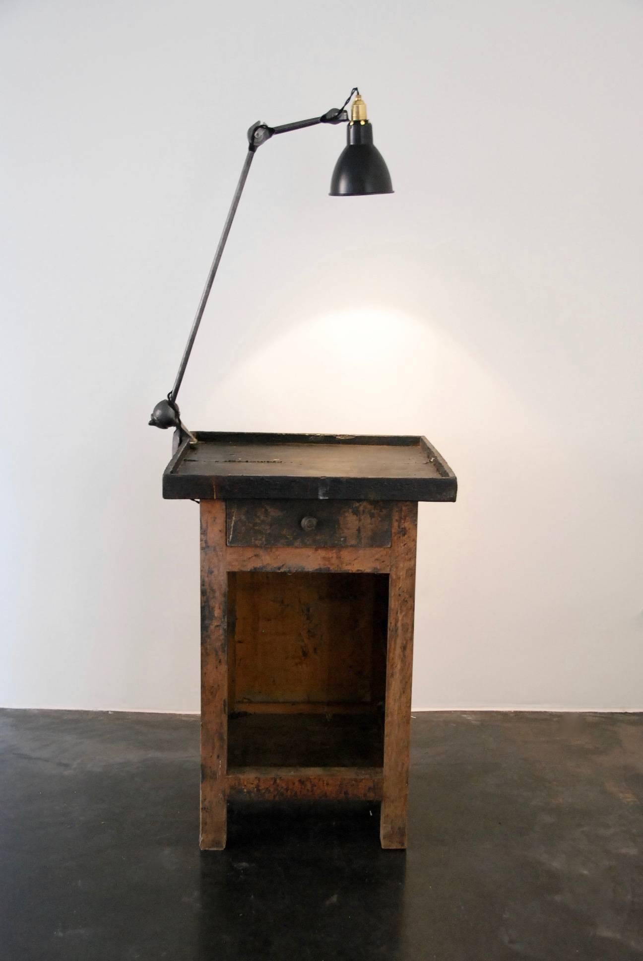 Industrial table lamp nr 201 designed by Bernard-Albin Gras. Manufactured by Gras (France) circa 1930. Aluminium and steel. In good original condition, with minor wear consistent with age and use, preserving a beautiful patina.