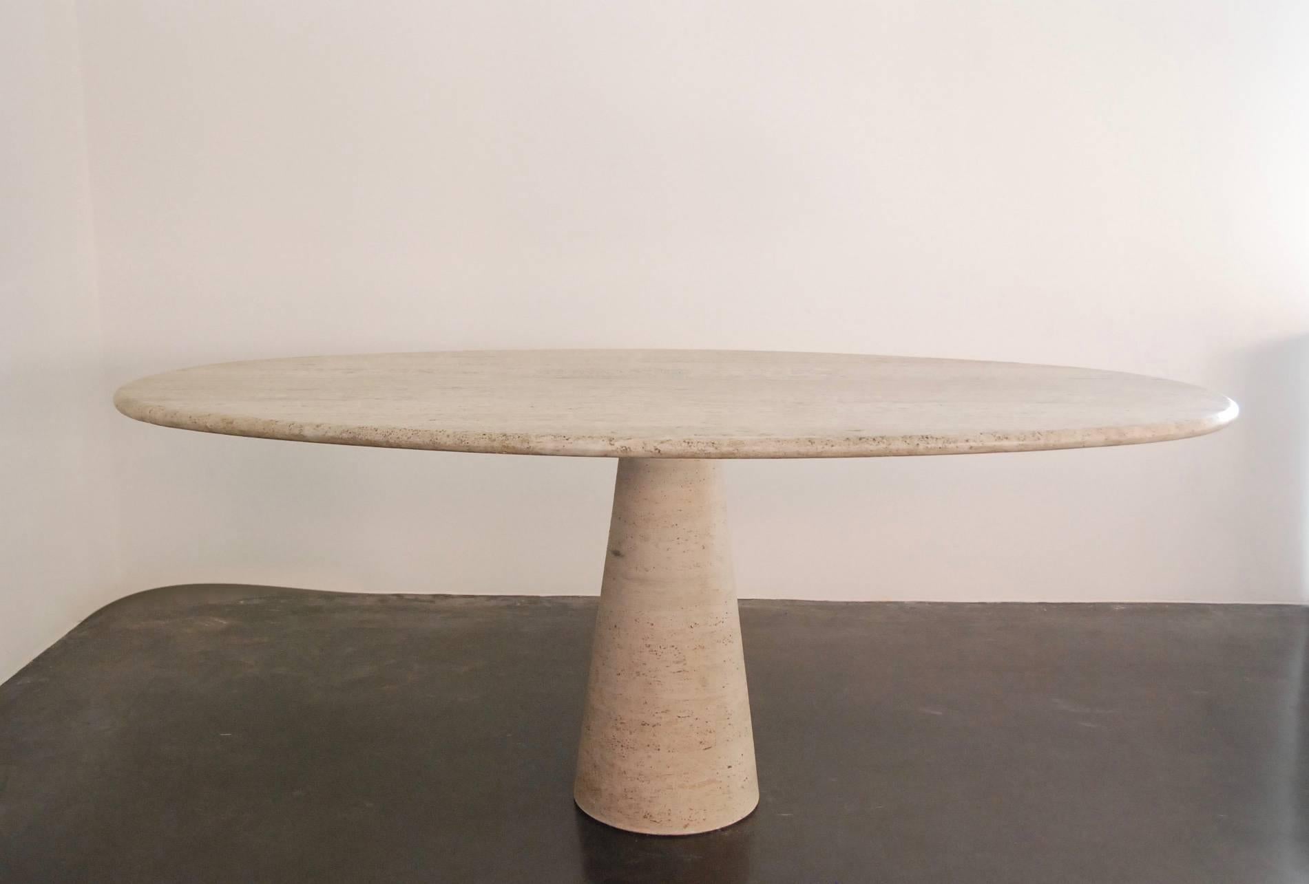 Oval travertine dining table in travertine, all original Italy's 1970s, in the style of Mangiarotti, very nice and so decorative design.
