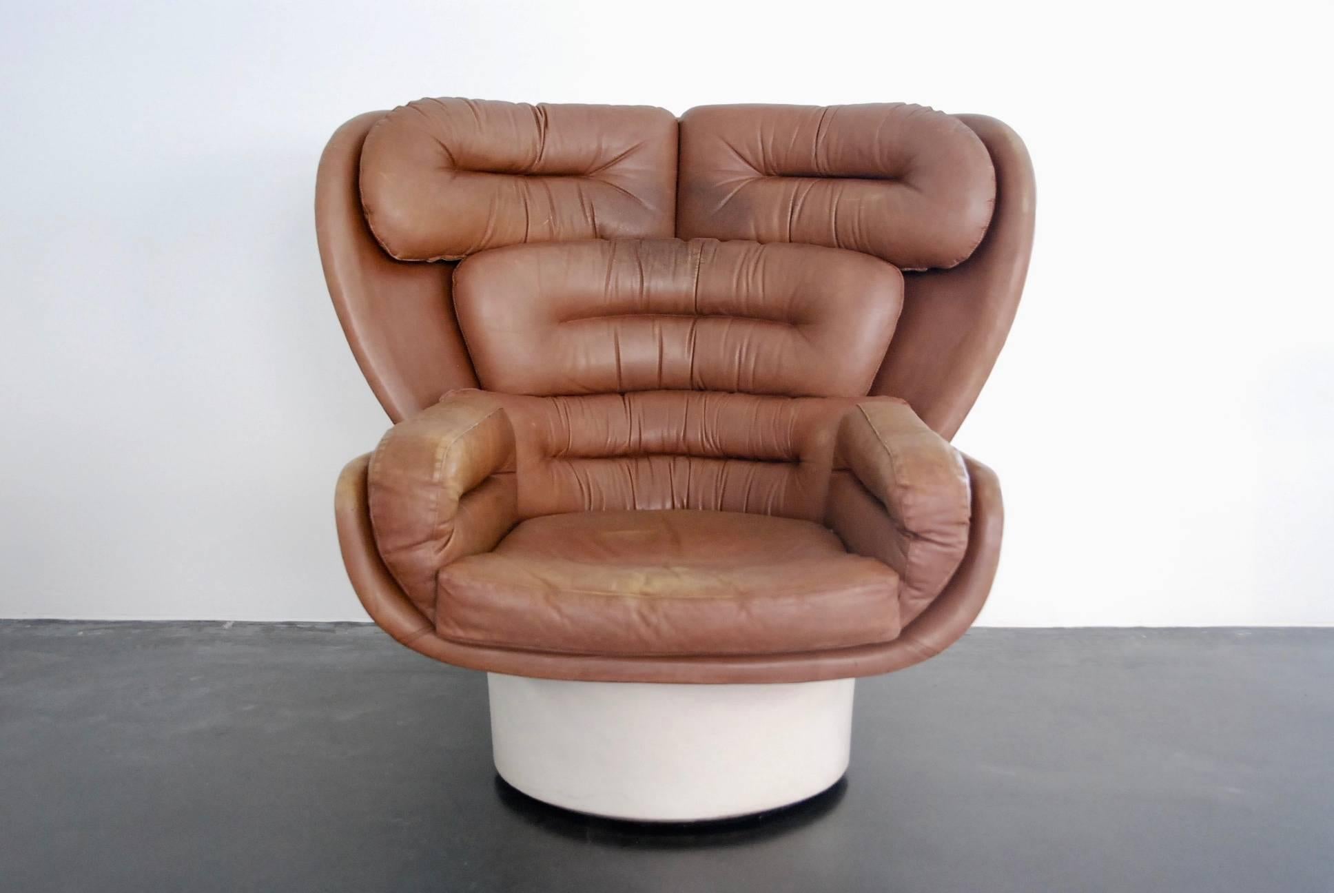 Seat designed by Joe Colombo manufactured by Comfort, Italy, 1963.
Very decorative chair with swivel base. All original condition. leather original cognac color.