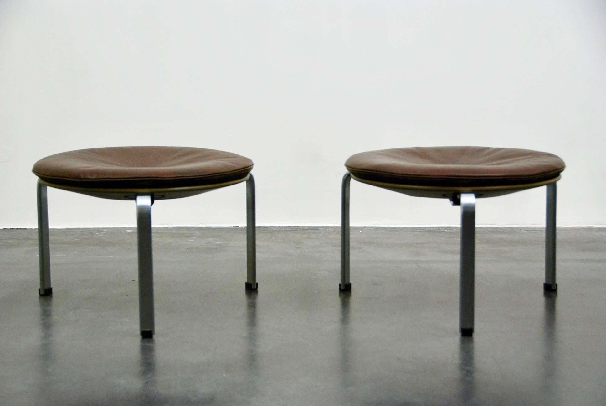 Poul Kjærholm PK33 Pair of Stools In Excellent Condition In Antwerp, BE