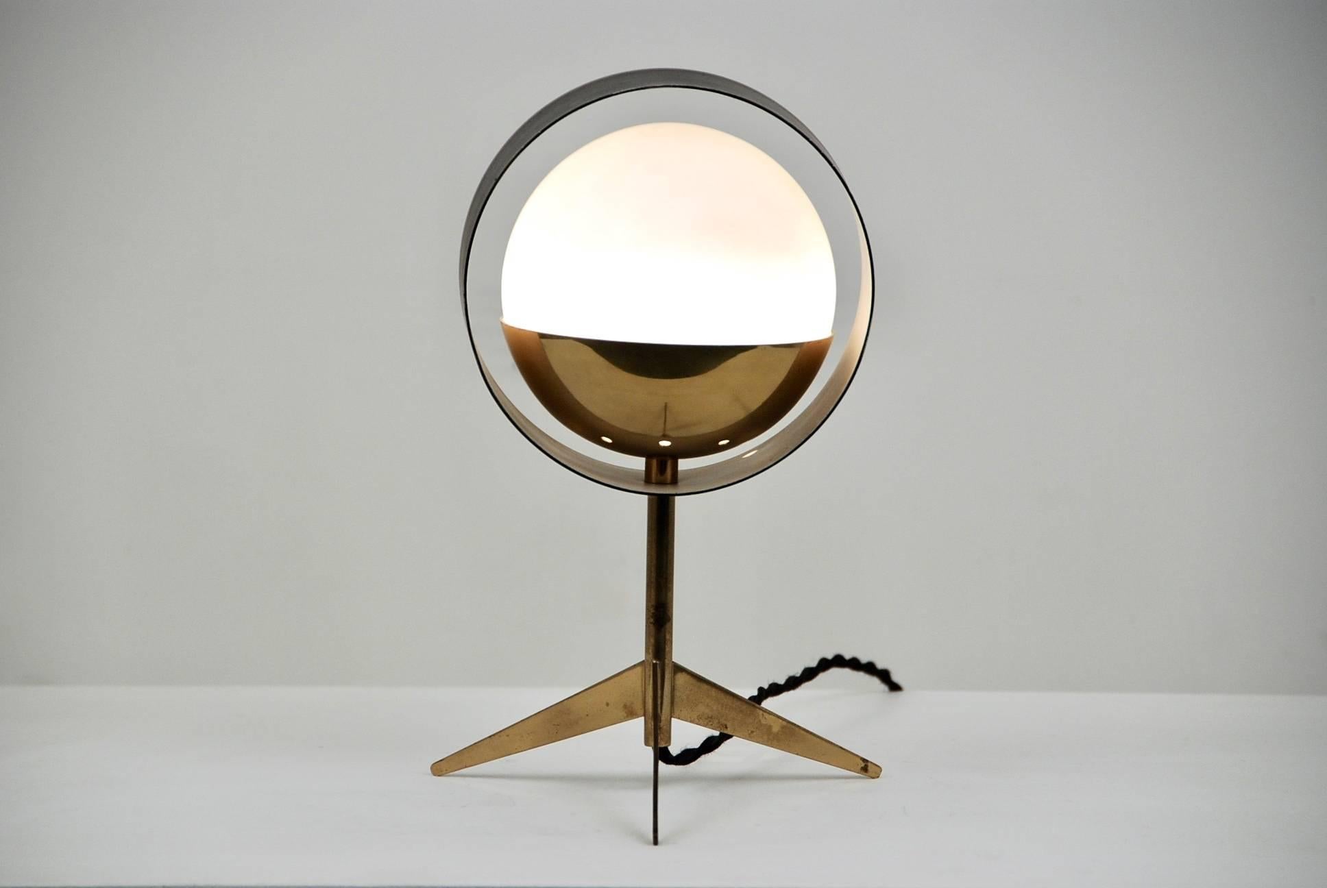 Cast Stilux Tripod Table Lamp