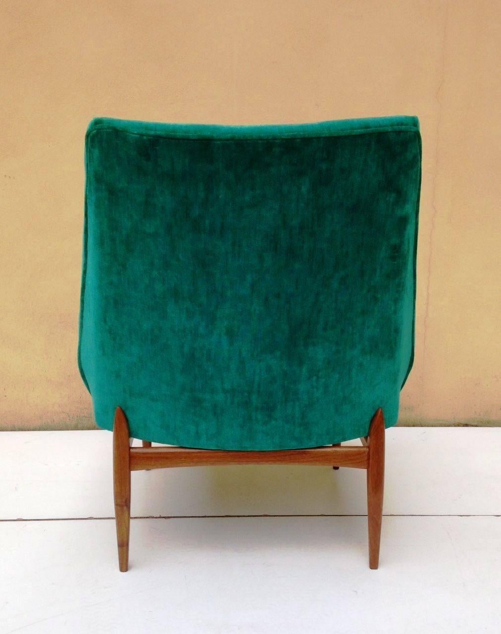 1960s Refined Pair of Chairs in Green Fabric In Excellent Condition For Sale In London, GB