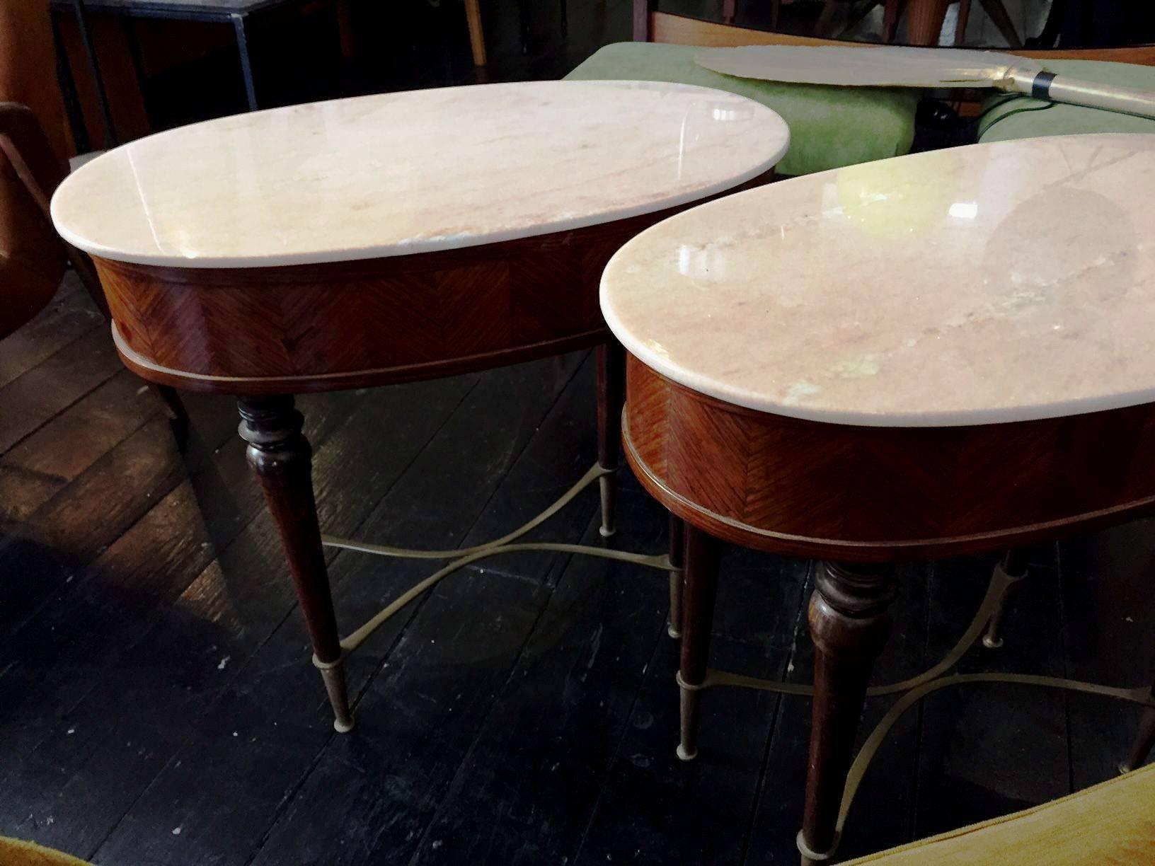 Italian 1950s Pair of Bedside or Side Tables in the Style of Paolo Buffa  For Sale