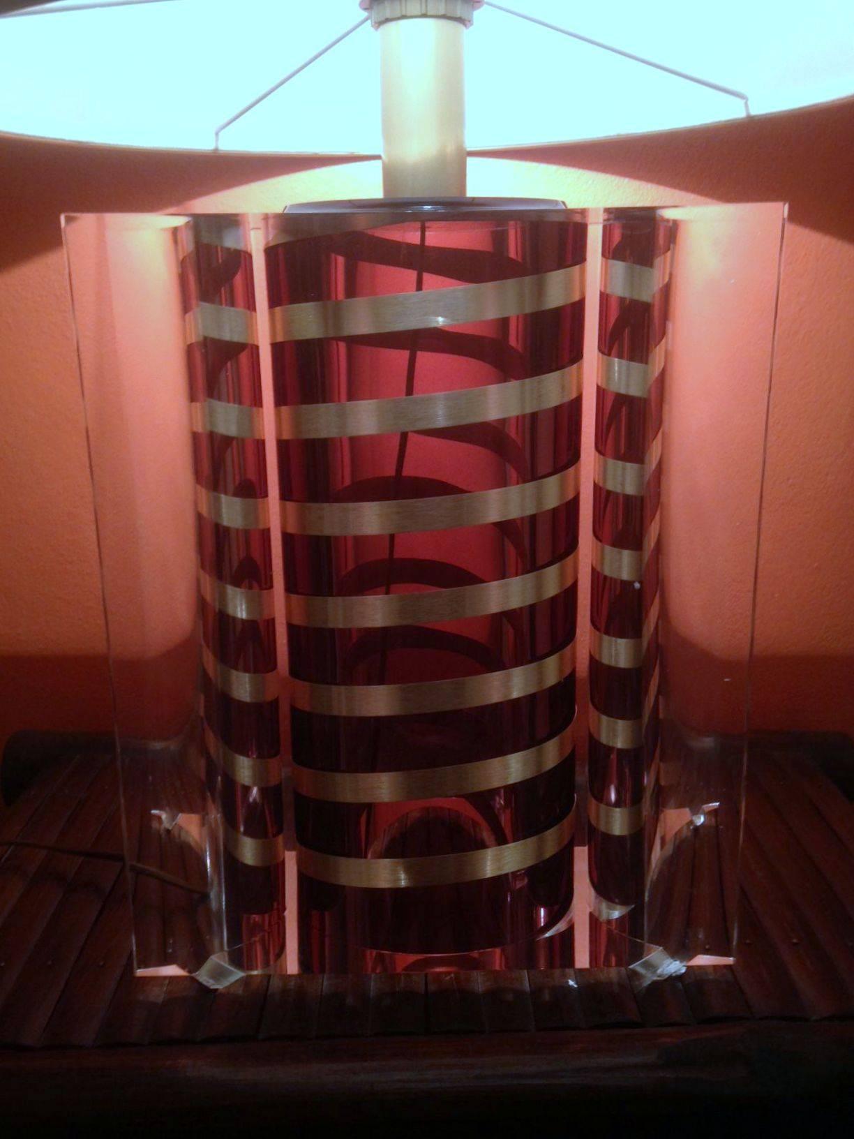 Italian 1970s Amazing Large Lucite Table Lamp For Sale