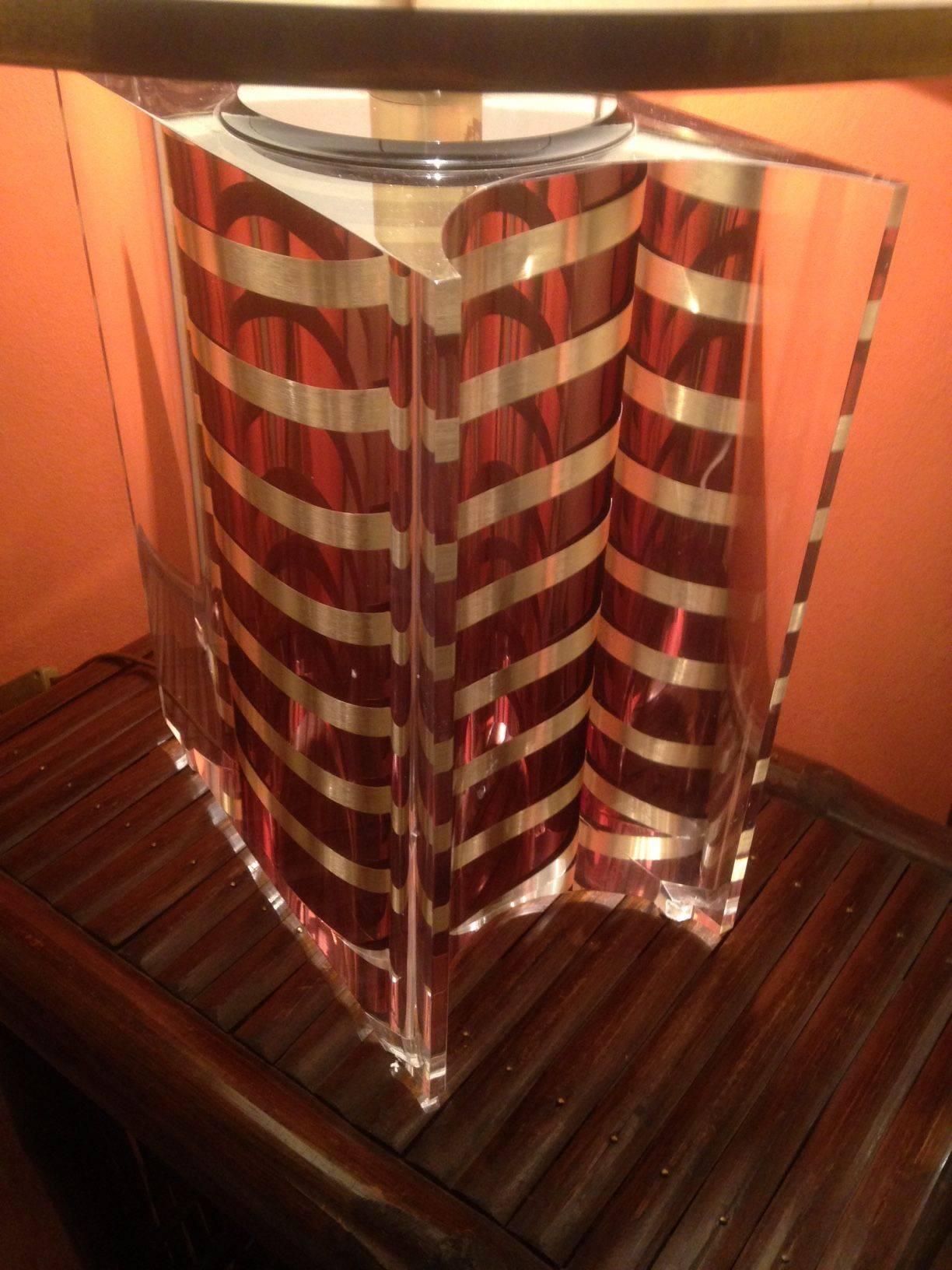 1970s Amazing Large Lucite Table Lamp In Excellent Condition For Sale In London, GB