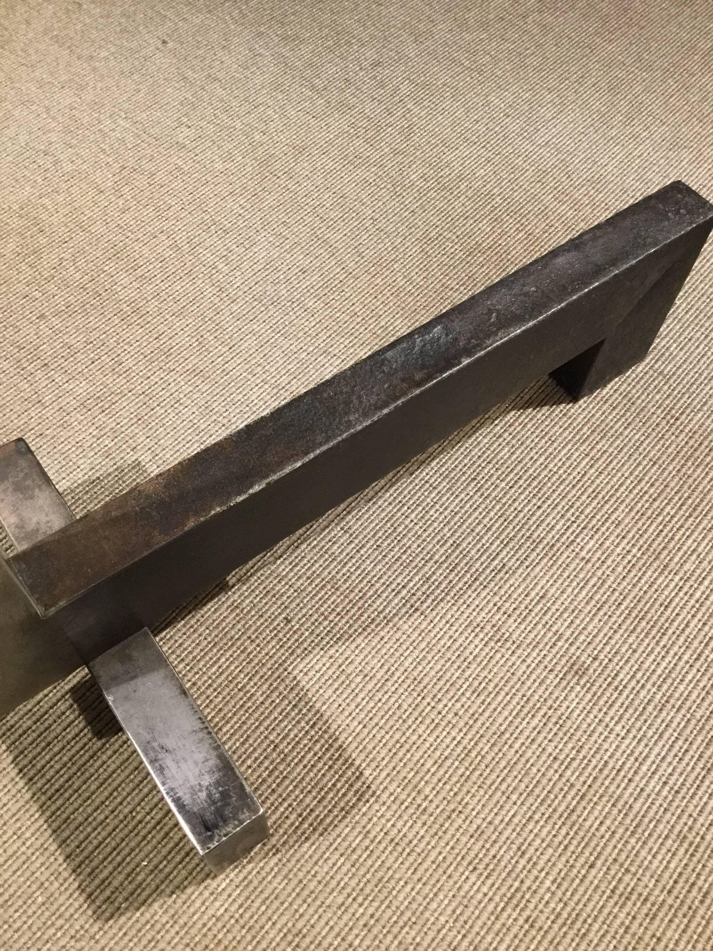 Light steel (Inox) andirons with log supports. The standards have been re-polished. Matching fire screen available.
Our N-10564.
