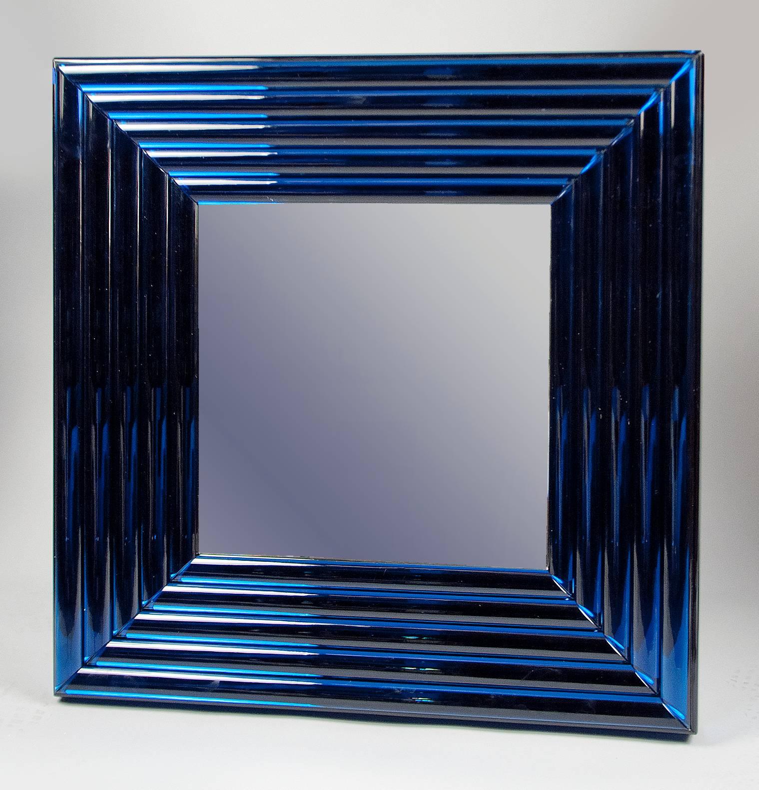 Square mirrored glass, surrounded by five nested frames composed of blue mirrored Vintage glass panels. Velluto means ‘velvet’ in Italian.
 