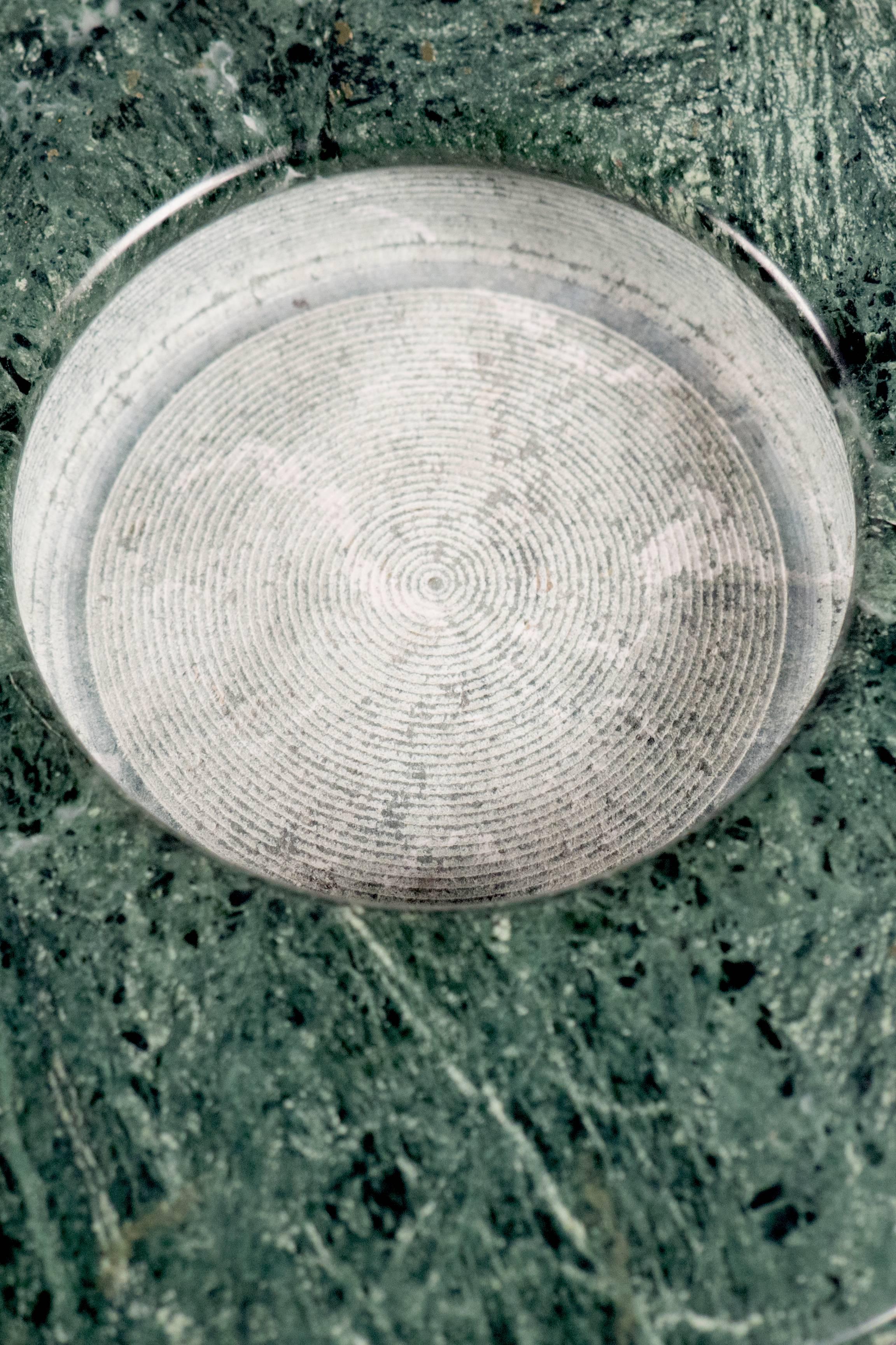 Shallow bowl in green marble with white veining, featuring a low circular opening. Original “Up & Up” sticker affixed underneath.


    