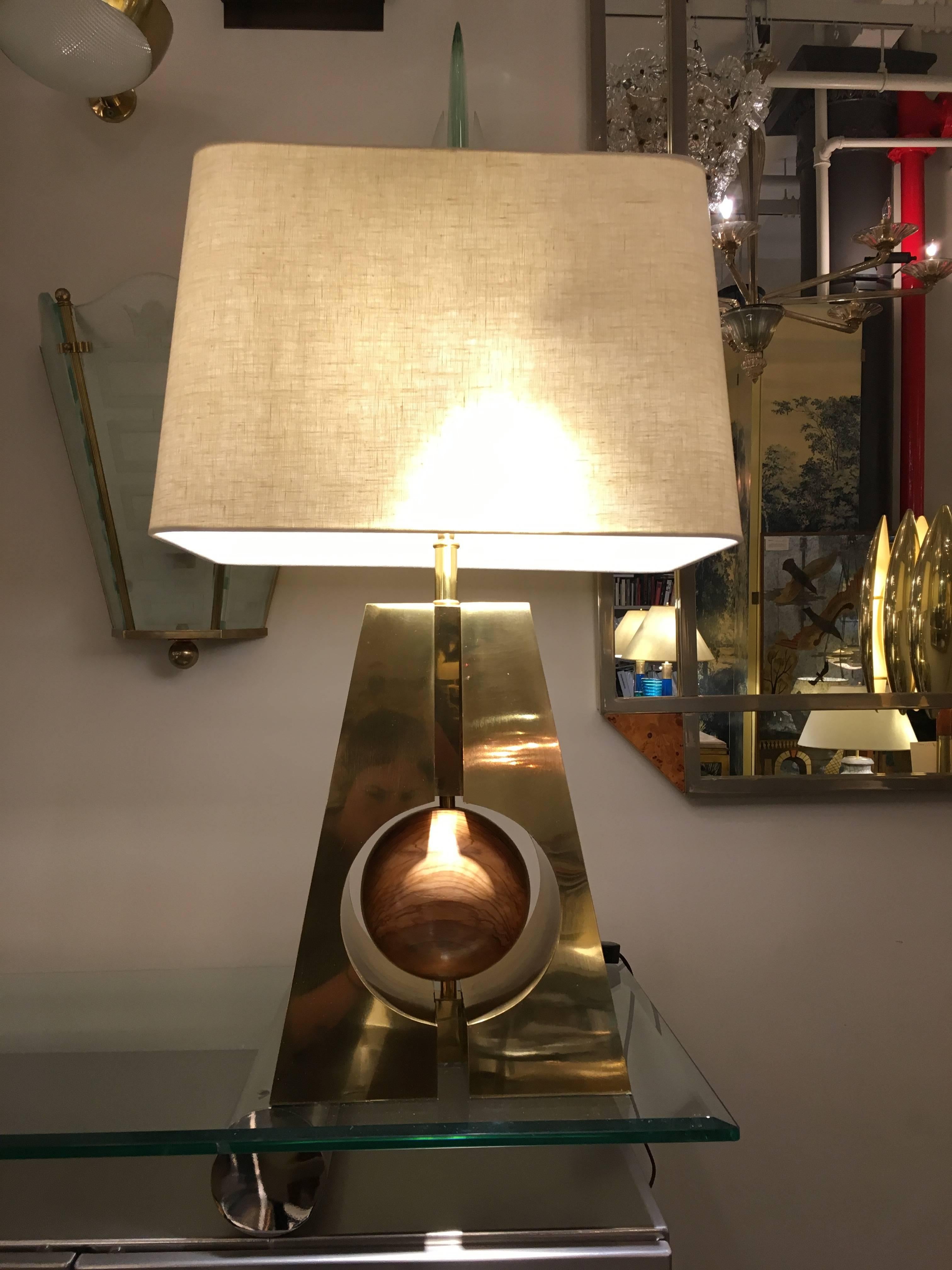 Pair of Brass and Wood Lamps, Italy, 2017 im Zustand „Gut“ in New York, NY