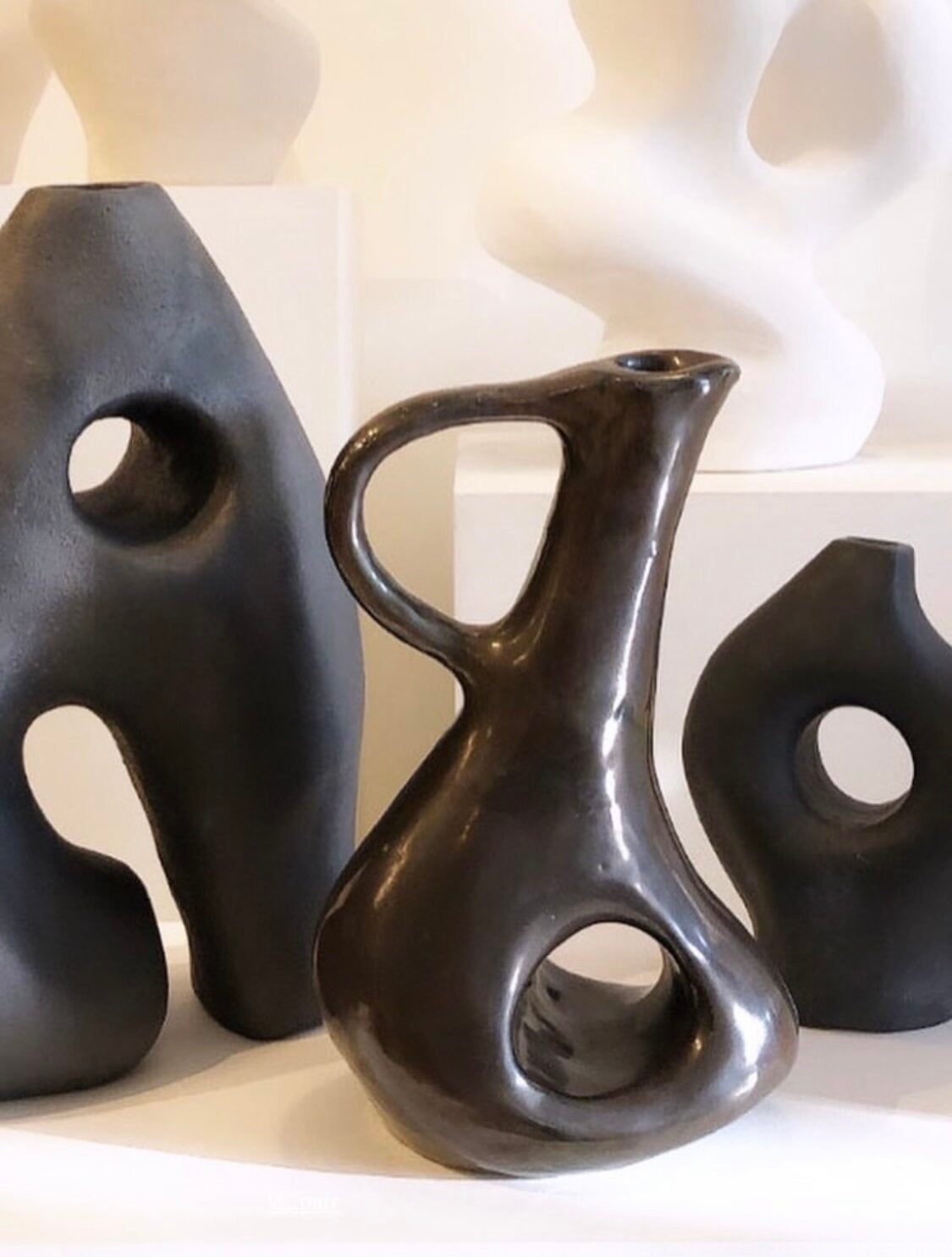 Brocca Biomorfa in ceramica nera di Hanna Englund Ceramics in vendita 1