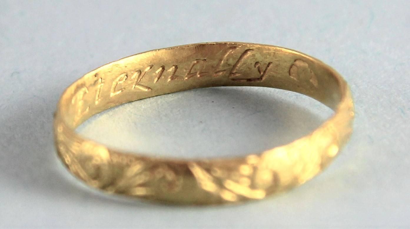 British 17th Century Gold Chased Posy Ring For Sale