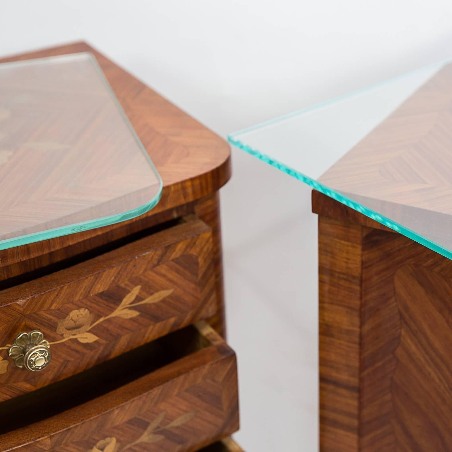 Early 20th Century Pair of Louis XV Style Nightstands For Sale