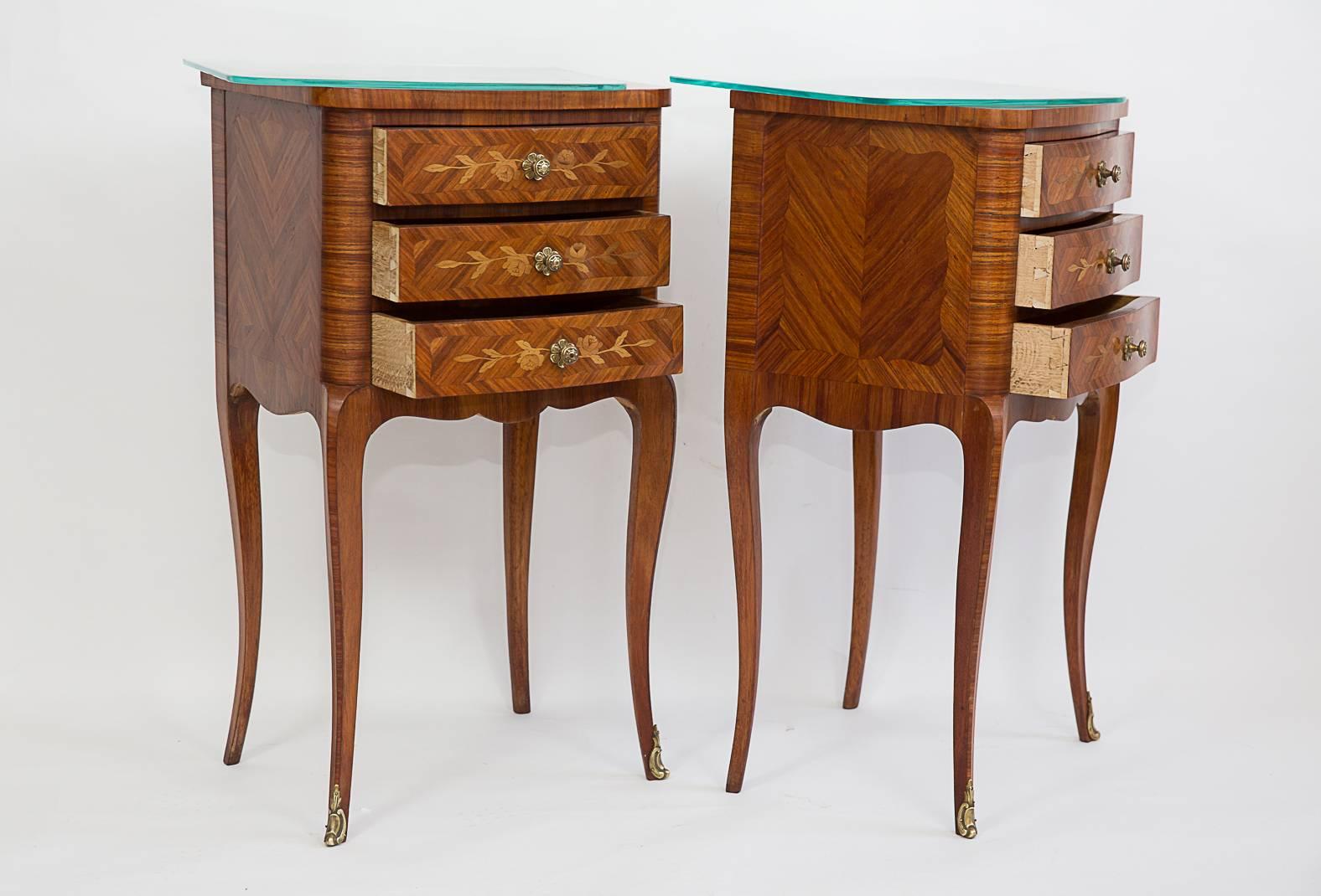 Pair of Louis XV Style Nightstands In Excellent Condition For Sale In Paris, FR