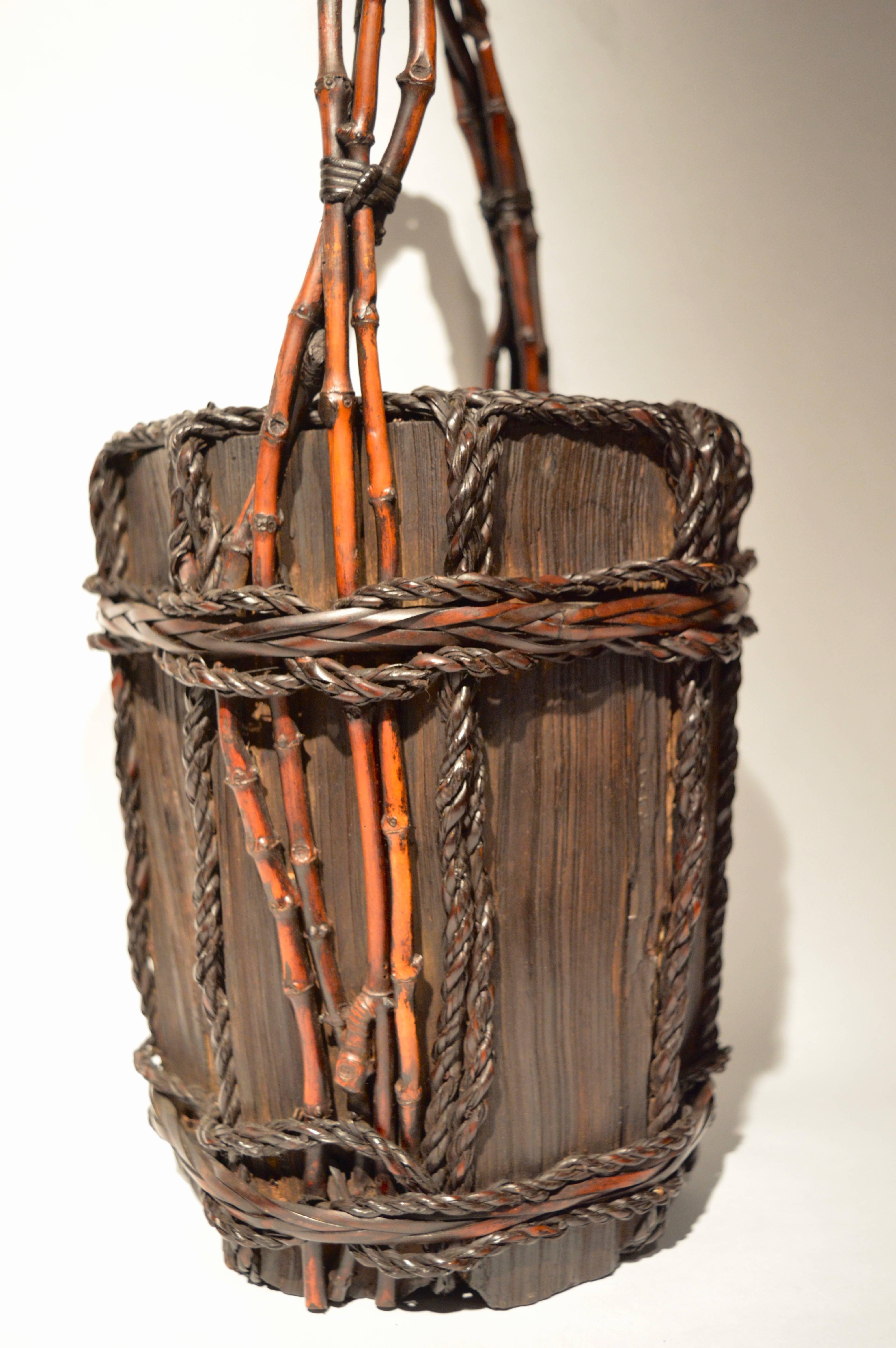 An unusual Japanese ikebana basket in wood and bamboo 
Taisho period.