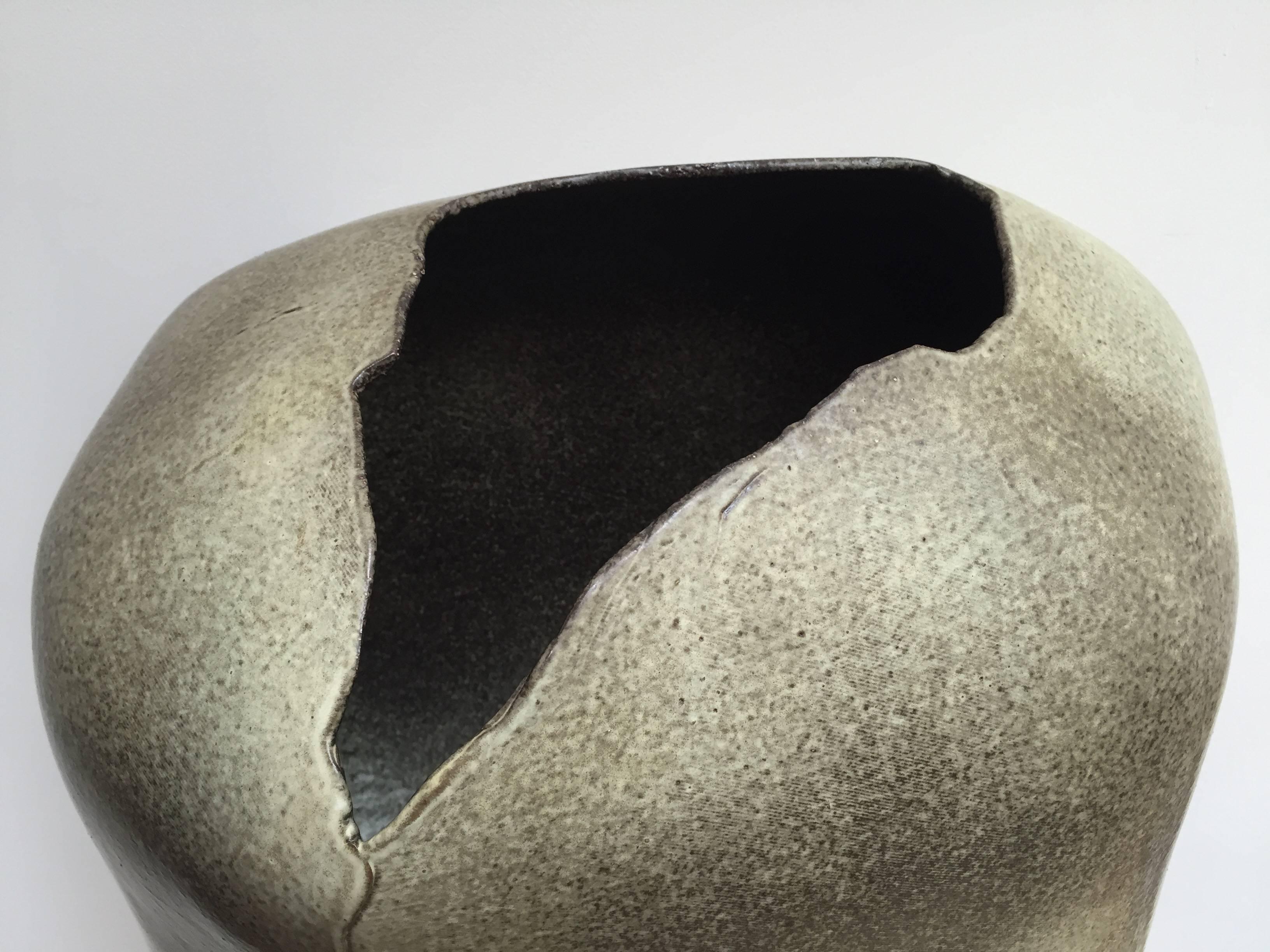 20th Ceramic Vessel by Kazuo Takiguchi In Excellent Condition For Sale In Paris, FR