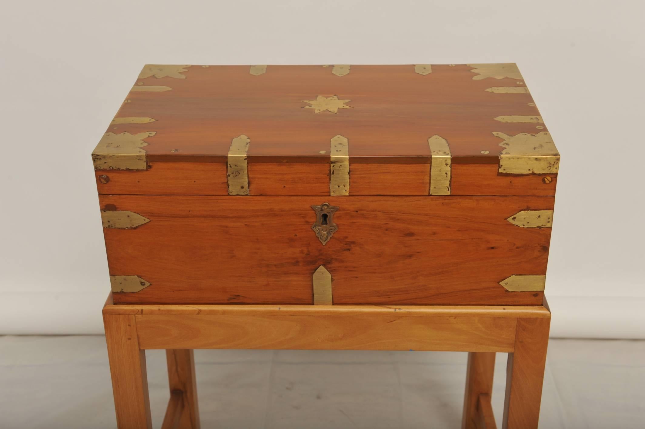 Late 19th Century British Campaign Satinwood Officer's Chest on Custom Stand In Good Condition In Nantucket, MA