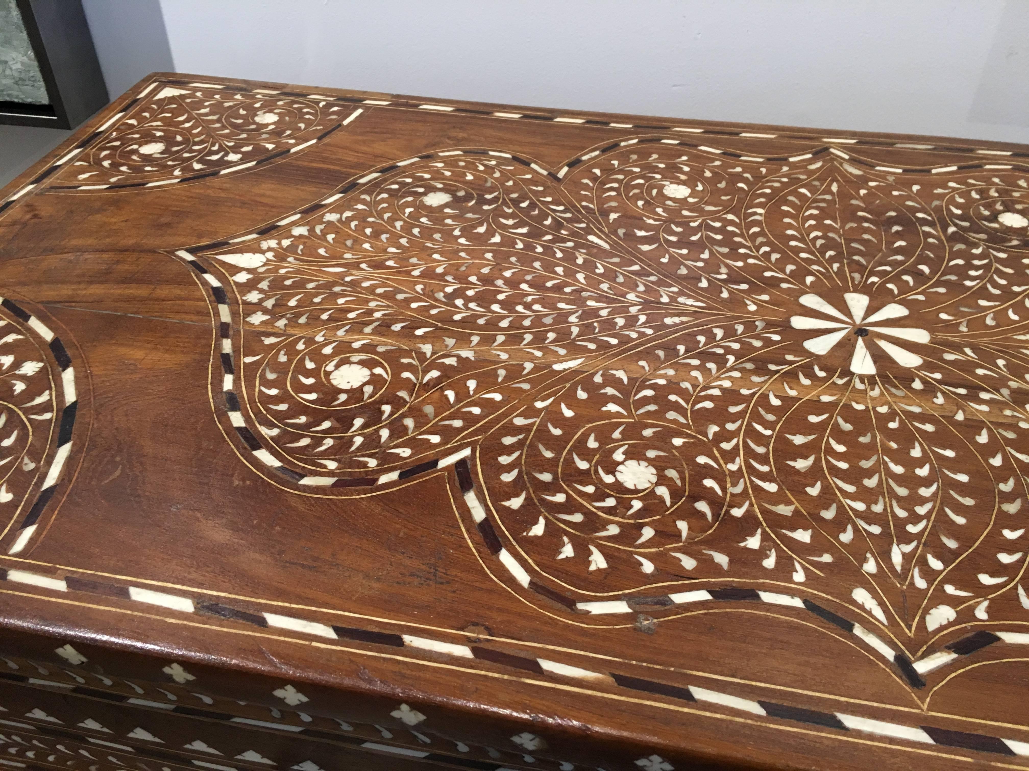 Exceptional Early 1900s, Chest of Drawers with Bone and Rosewood Inlay, India 1