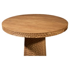 Table de salle à manger ronde en Oak Ø120 cm avec texture sculptée à la main et base conique