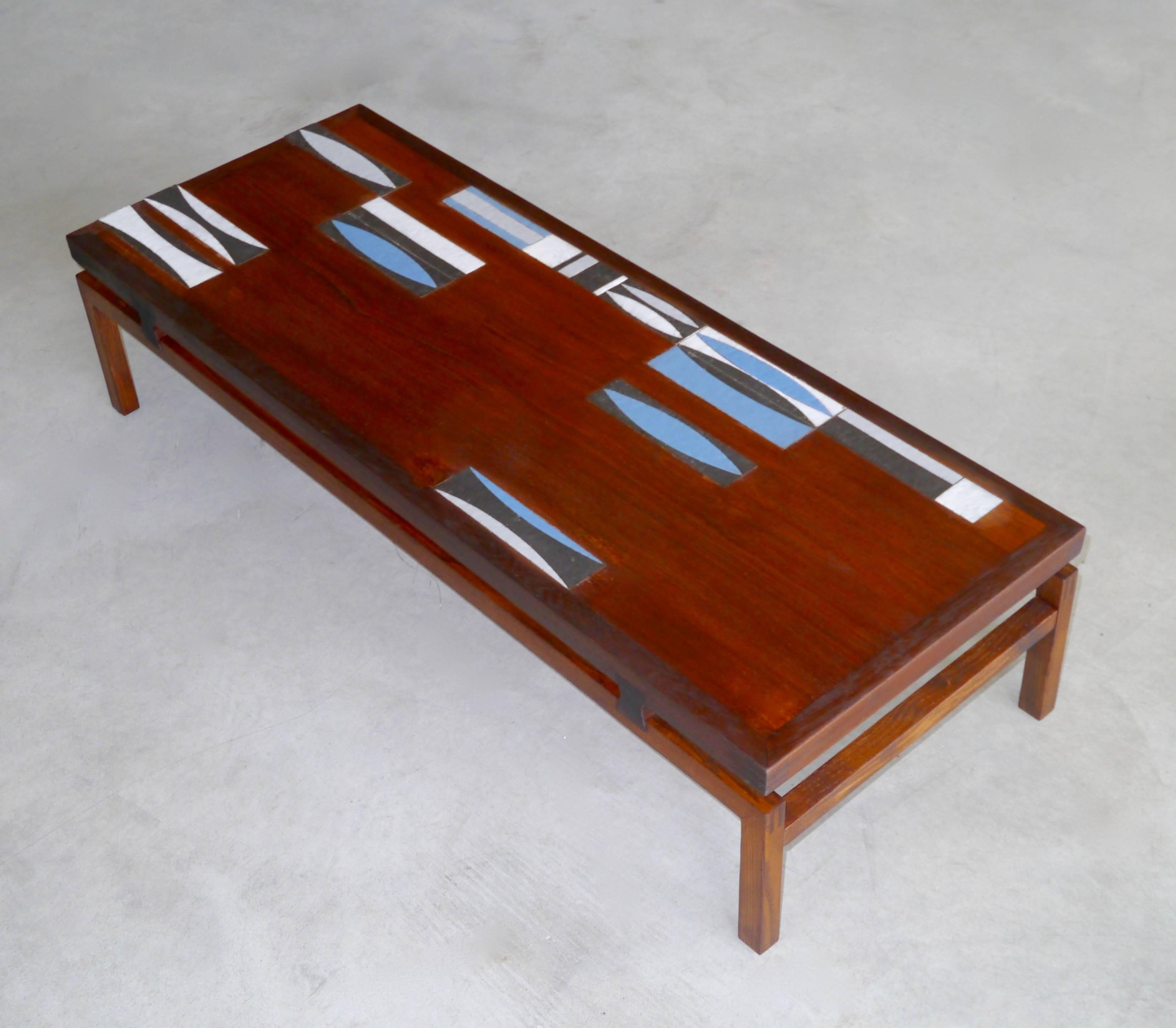 A very unusual example of Roger Capron's work realized in the early 1960s.
Mahogany wooden top and ceramic inlay.
Hand signature on one tile.