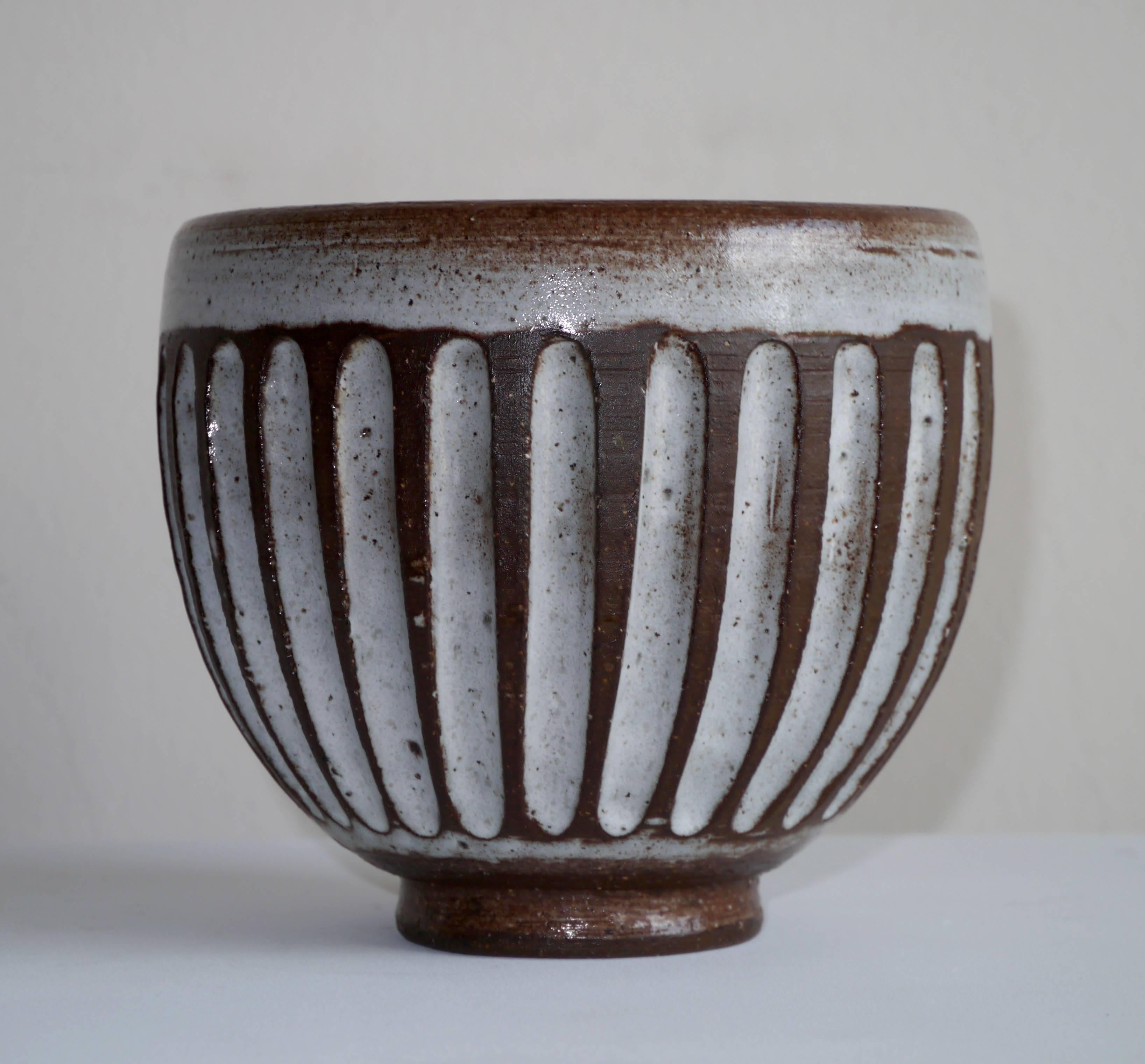 An elegant and textured stoneware piece.
Signed Pol Chambost on bottom.