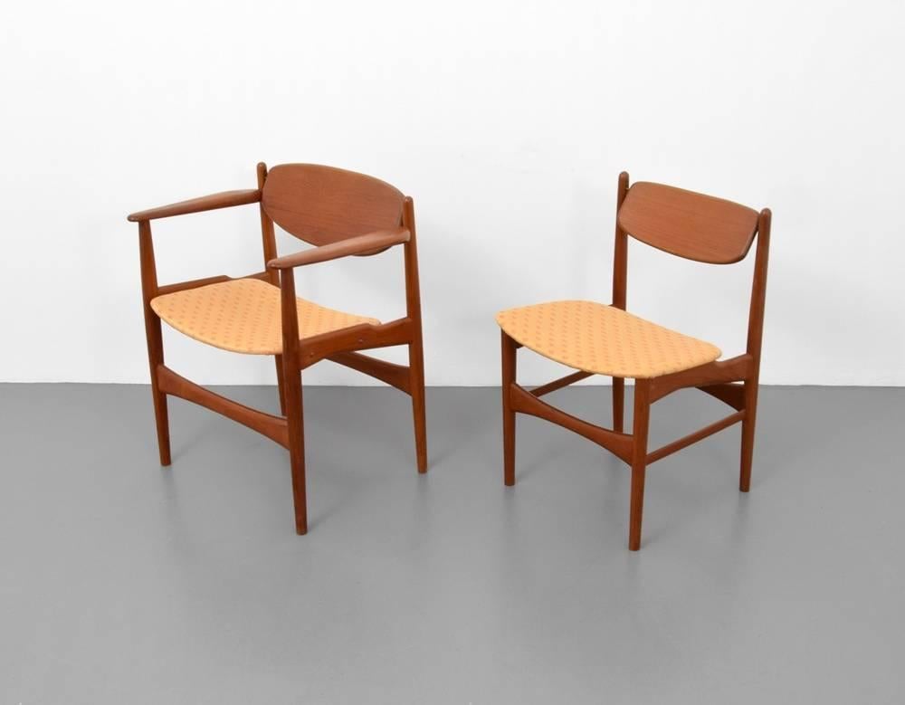 Danish Hovmand-Olsen Table and Chairs, Six Chairs with Table Leaves, 1950s, Denmark For Sale