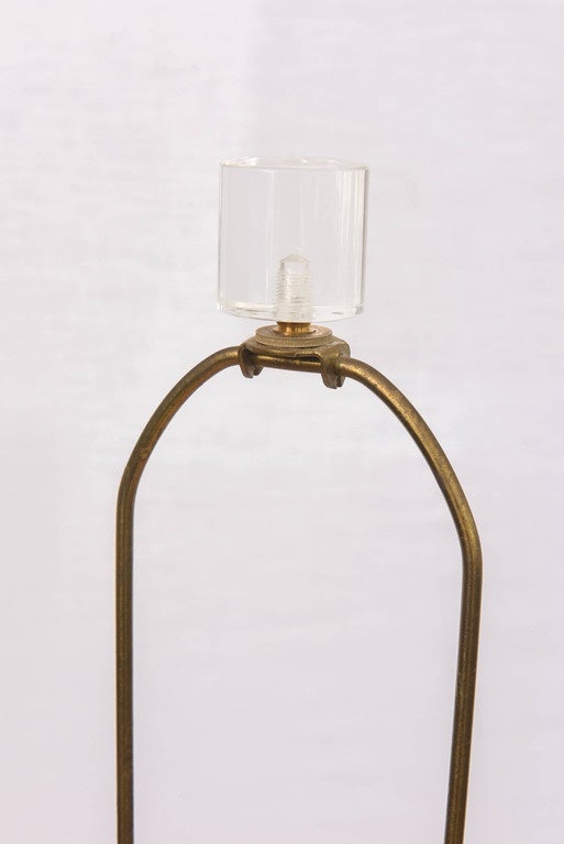 Lampadaire chromé de George Kovacs avec étagère en verre.  1960s