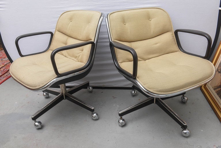 American Pair of Charles Pollock for Knoll Executive Chairs, 1970s USA