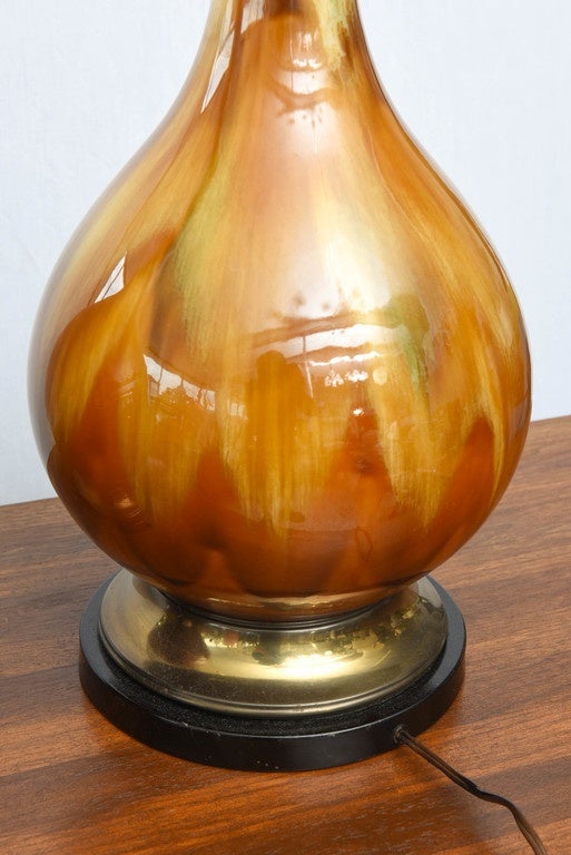 Paire de lampes de bureau monumentales en glaçure ambrée à gouttes, années 1950, États-Unis en vente 1
