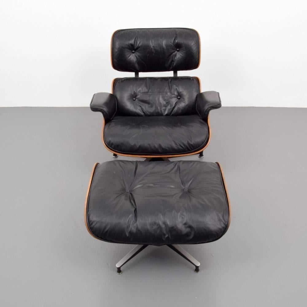 Beautiful excellent condition all original Eames chair in leather and rosewood