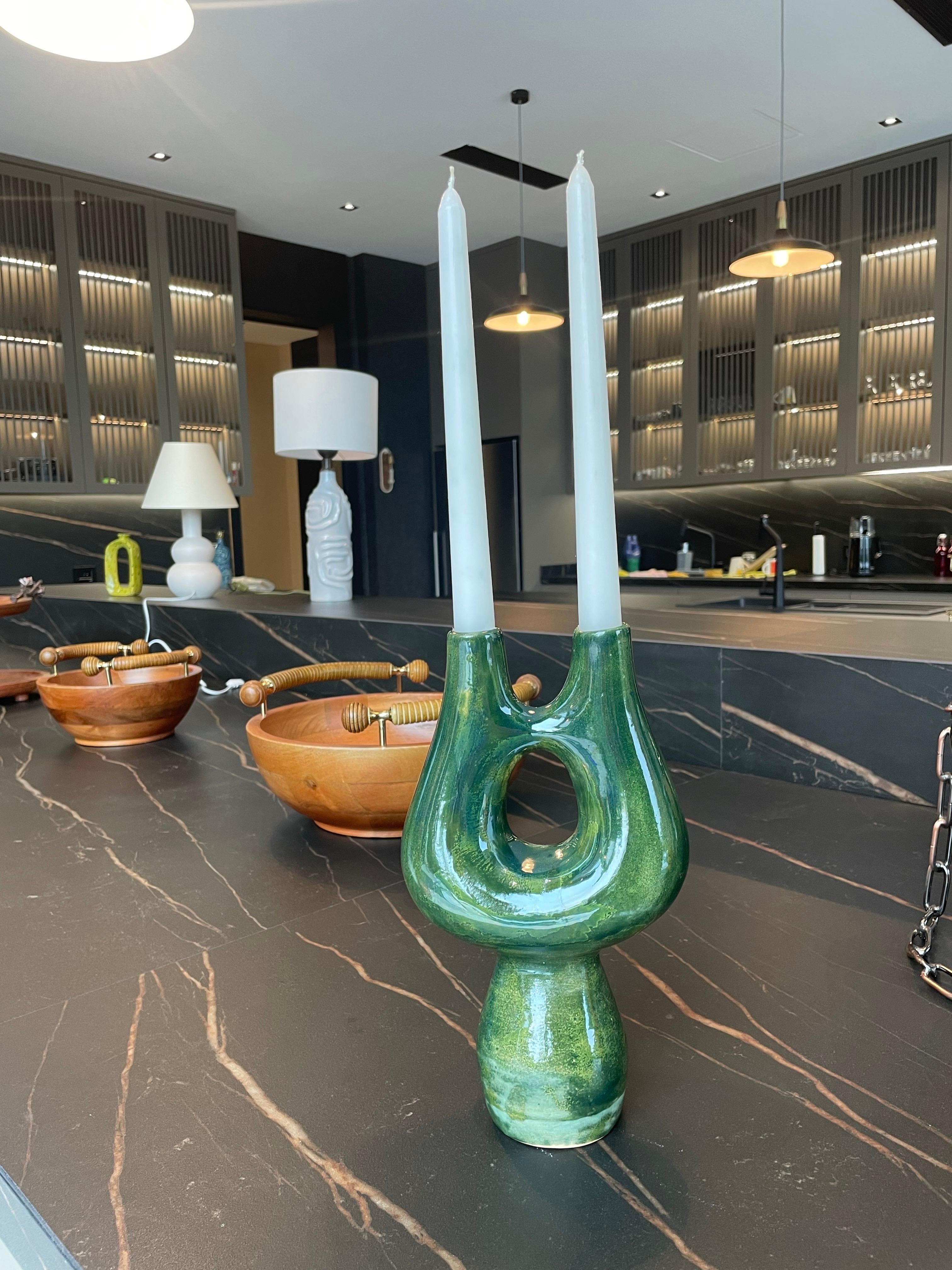 Fait main Porte-bougies en daim vert du 21e siècle par Busra Ozdemir, moderne, céramique en vente