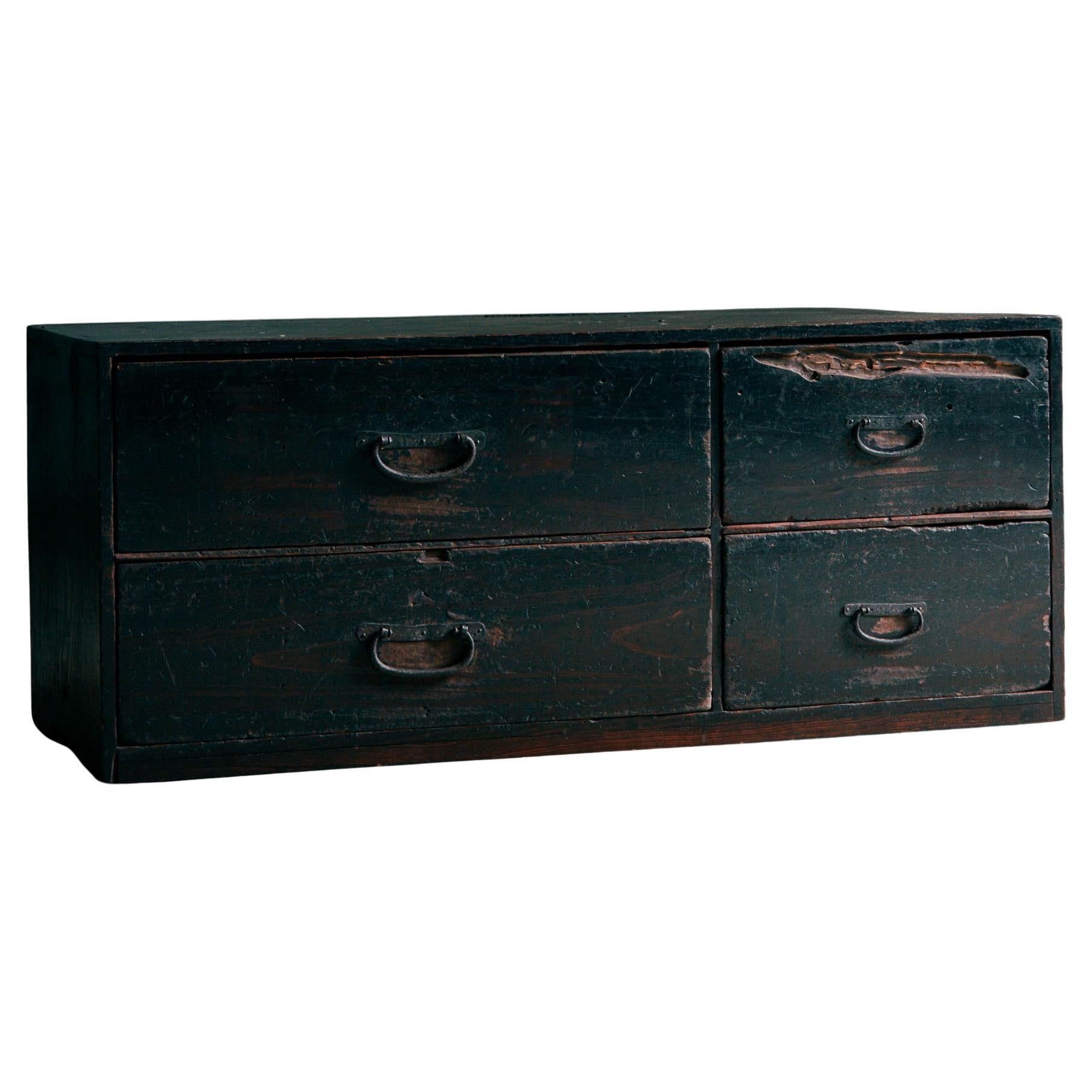 Cajón antiguo japonés años 1860-1920 / Acabado urushi negro wabi sabi tansu